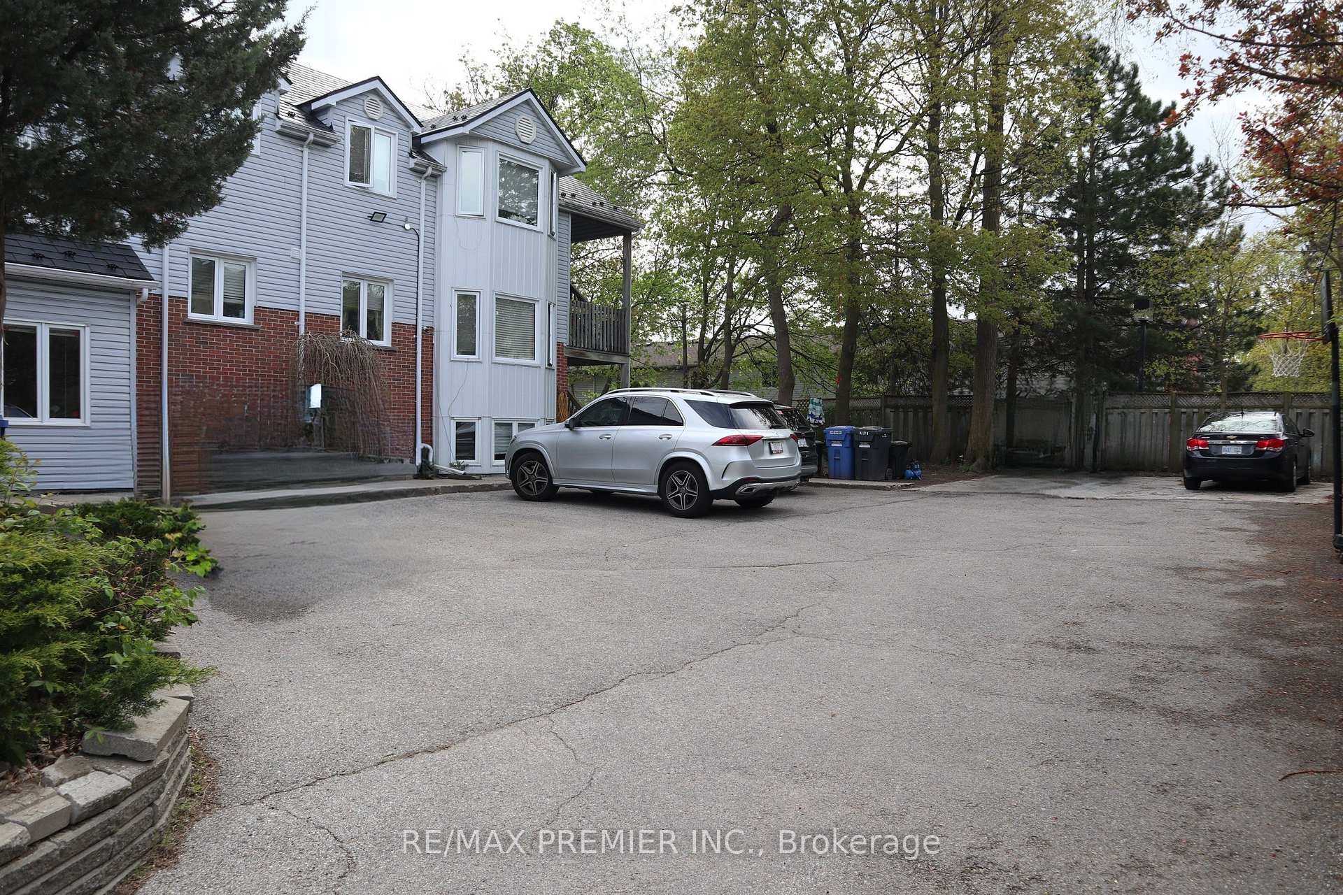 Photo 3 of Unit 4, 79 Wellington Street E, Barrie, Wellington — HOMEH