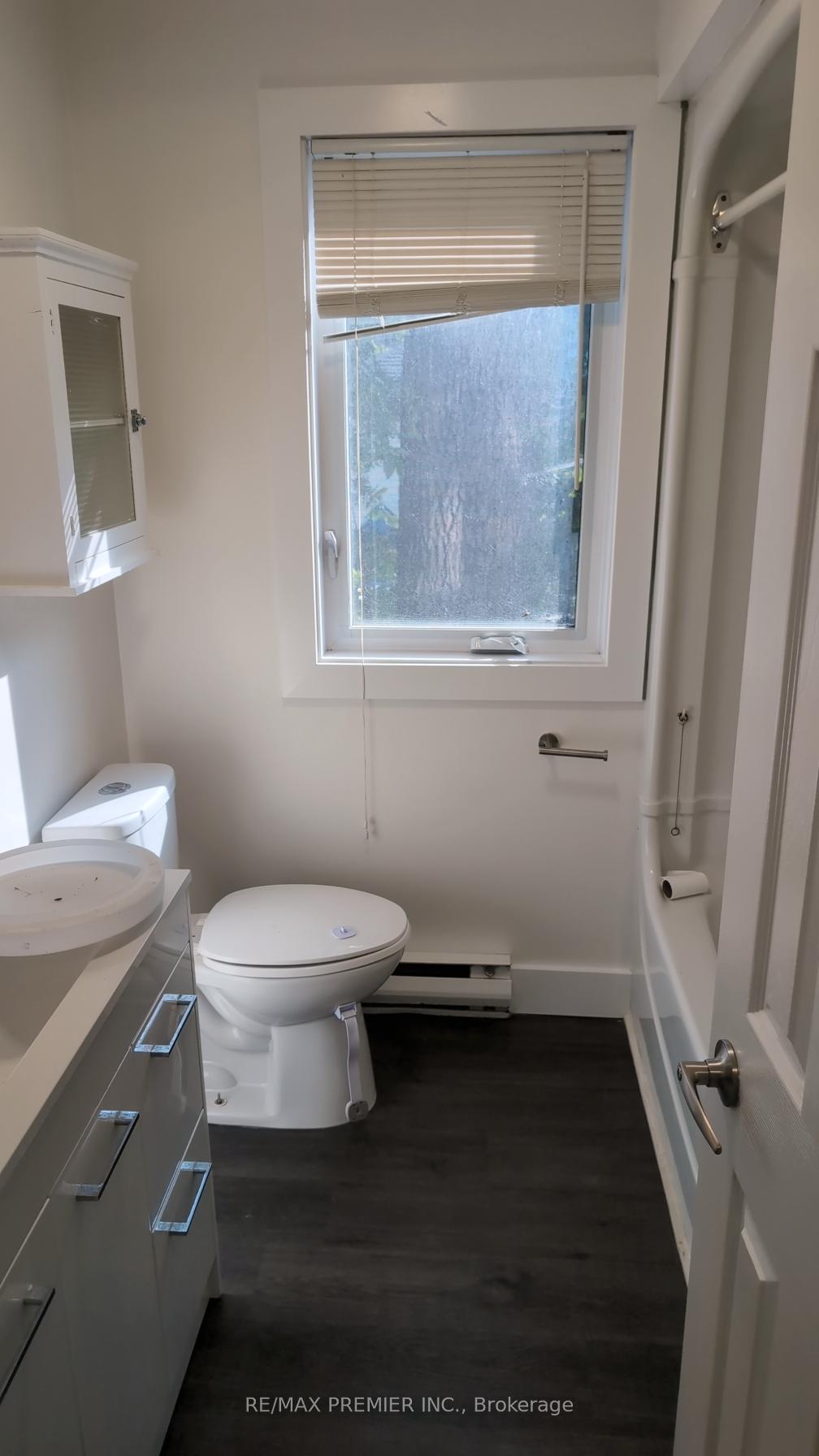 Photo 14 of Unit 4, 79 Wellington Street E, Barrie, Wellington — HOMEH