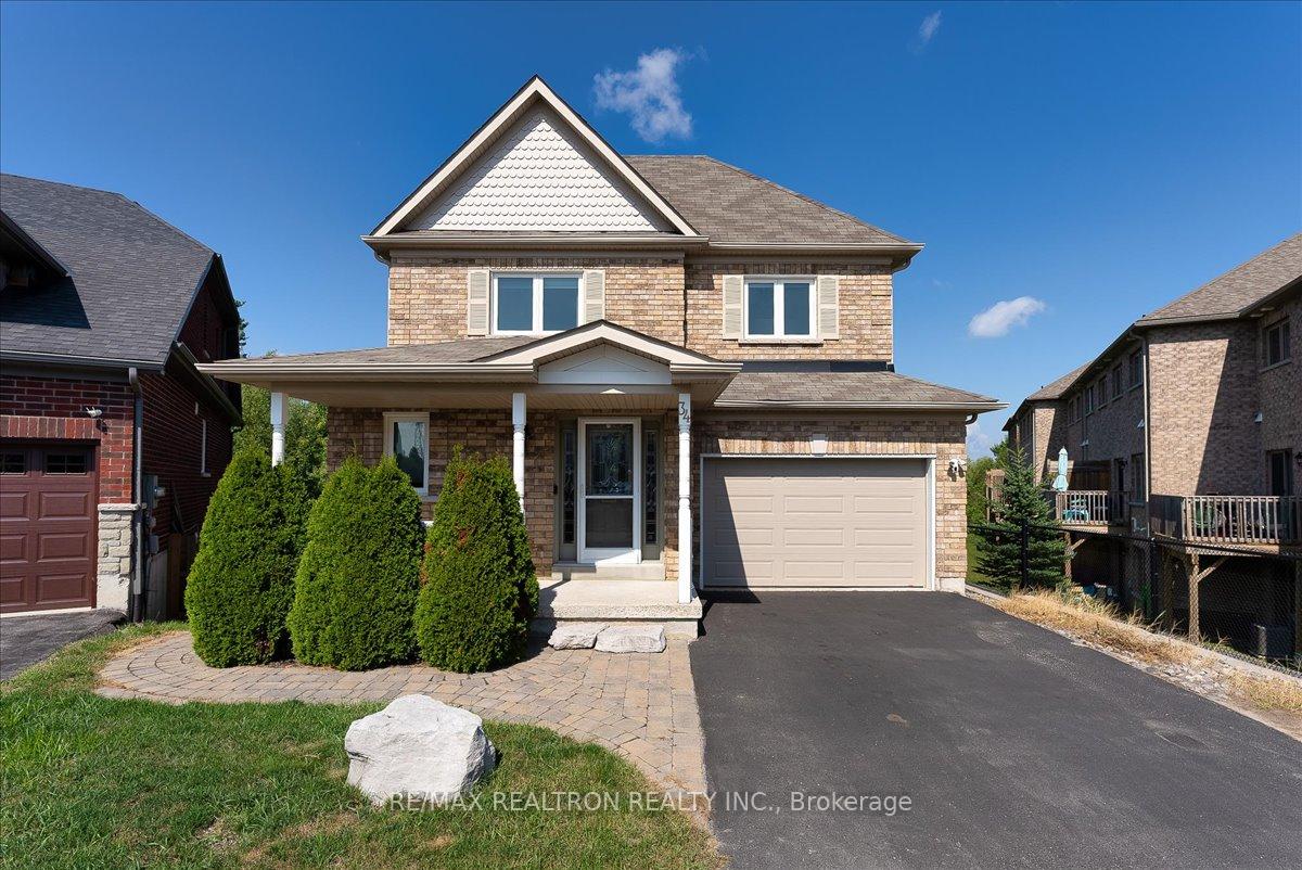 Photo 13 of 34 Megan Crescent, Barrie, 400 West — HOMEH