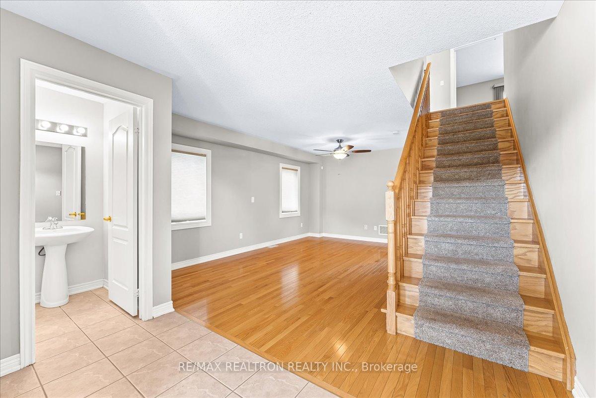 Photo 3 of 34 Megan Crescent, Barrie, 400 West — HOMEH