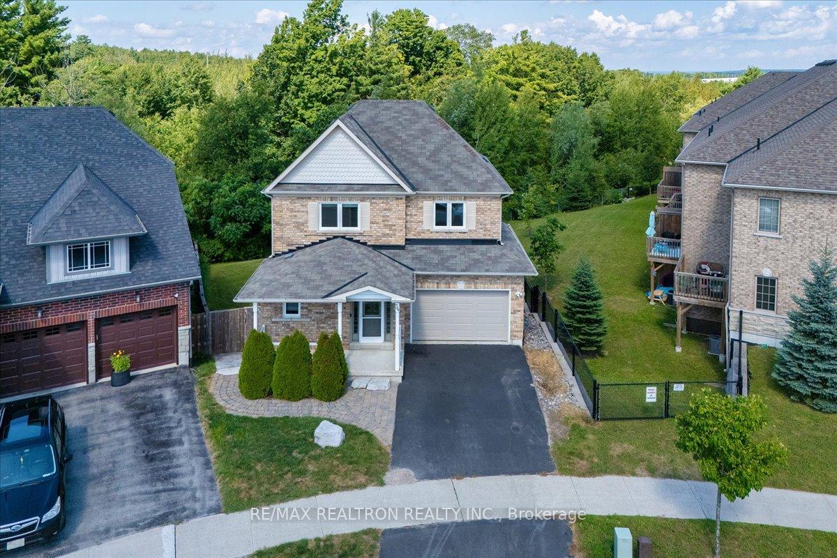 Photo 22 of 34 Megan Crescent, Barrie, 400 West — HOMEH