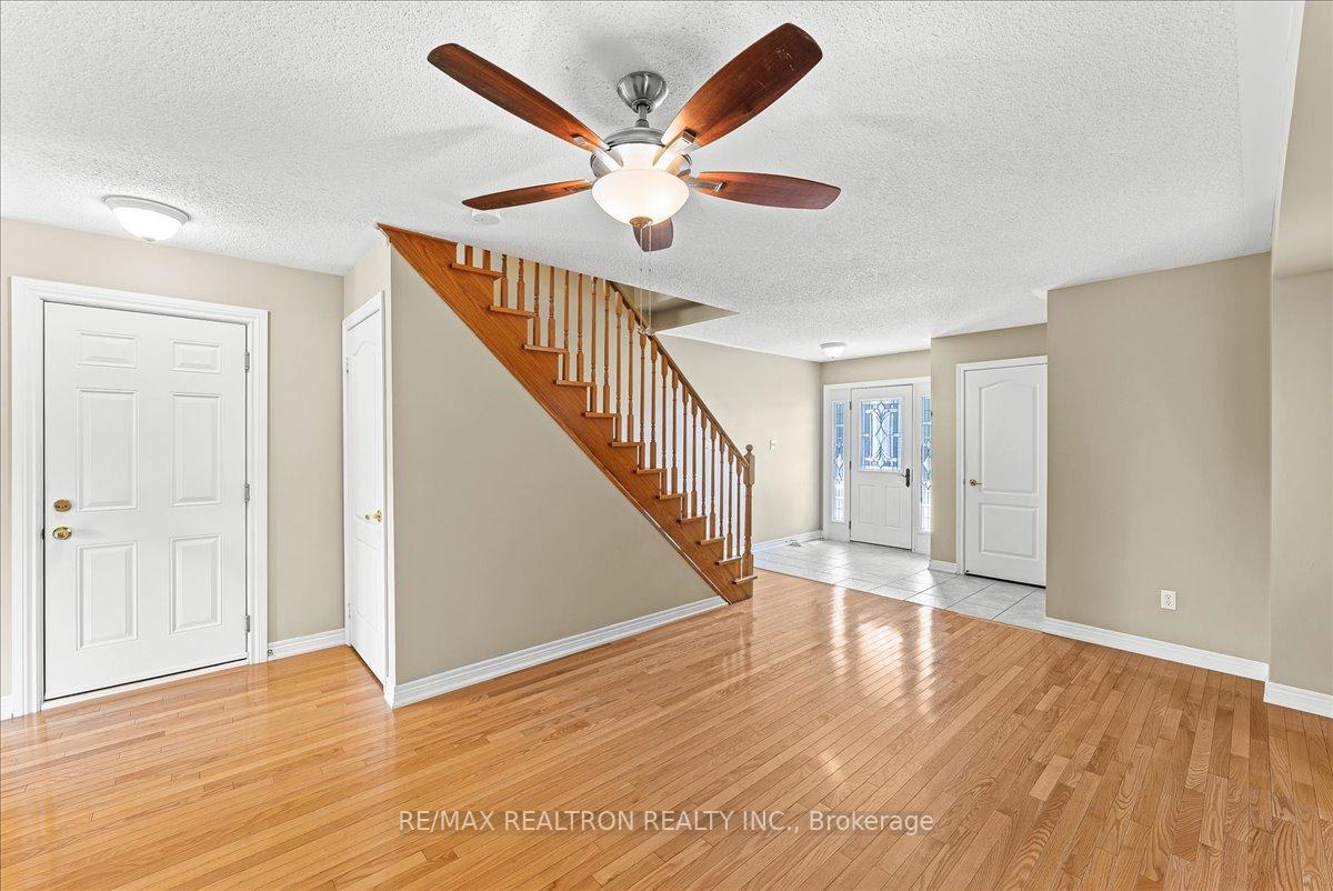 Photo 2 of 34 Megan Crescent, Barrie, 400 West — HOMEH