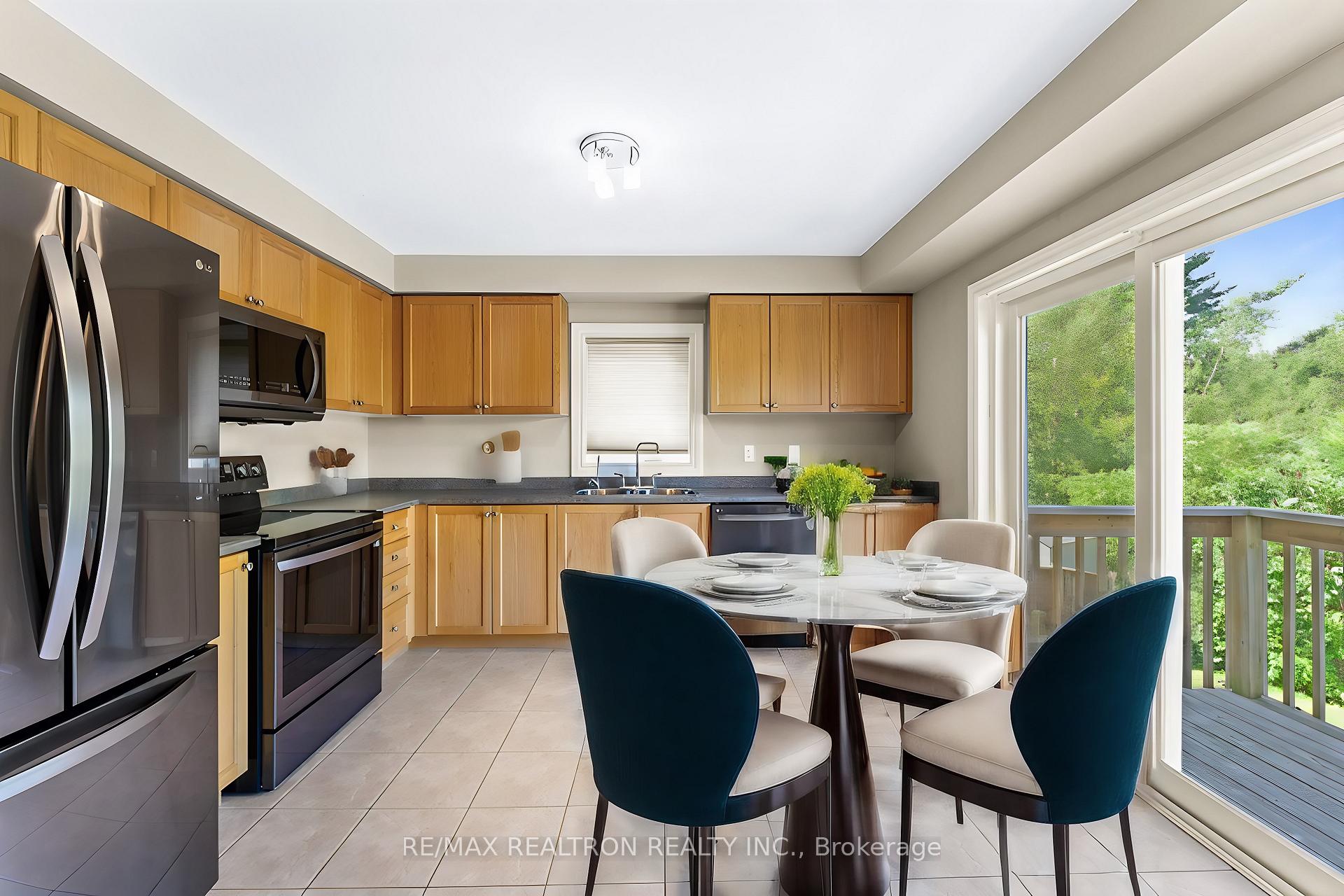 Photo 14 of 34 Megan Crescent, Barrie, 400 West — HOMEH