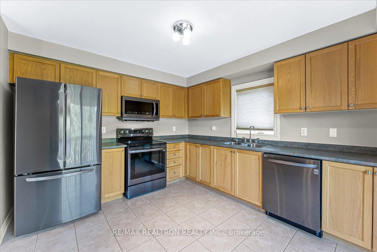 Photo 6 of 34 Megan Crescent, Barrie, 400 West — HOMEH