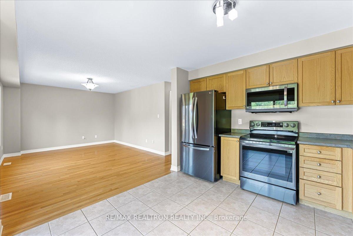 Photo 4 of 34 Megan Crescent, Barrie, 400 West — HOMEH