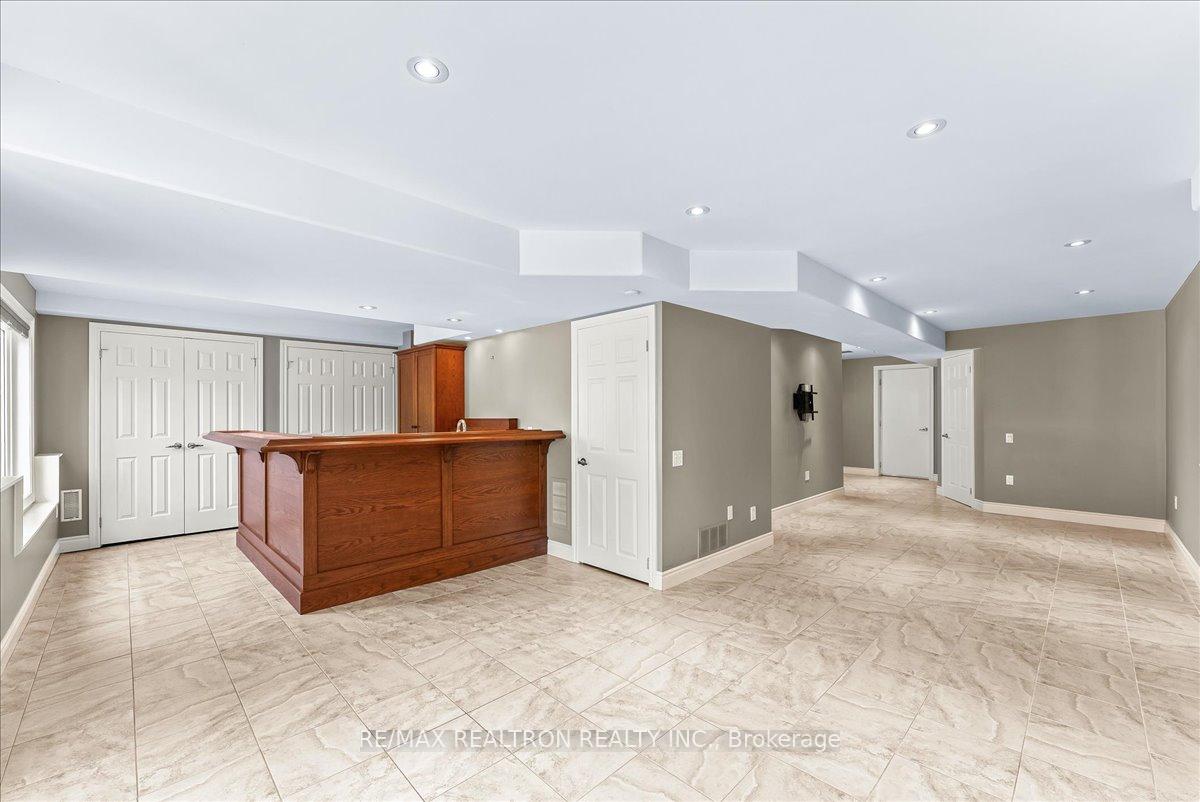 Photo 39 of 34 Megan Crescent, Barrie, 400 West — HOMEH