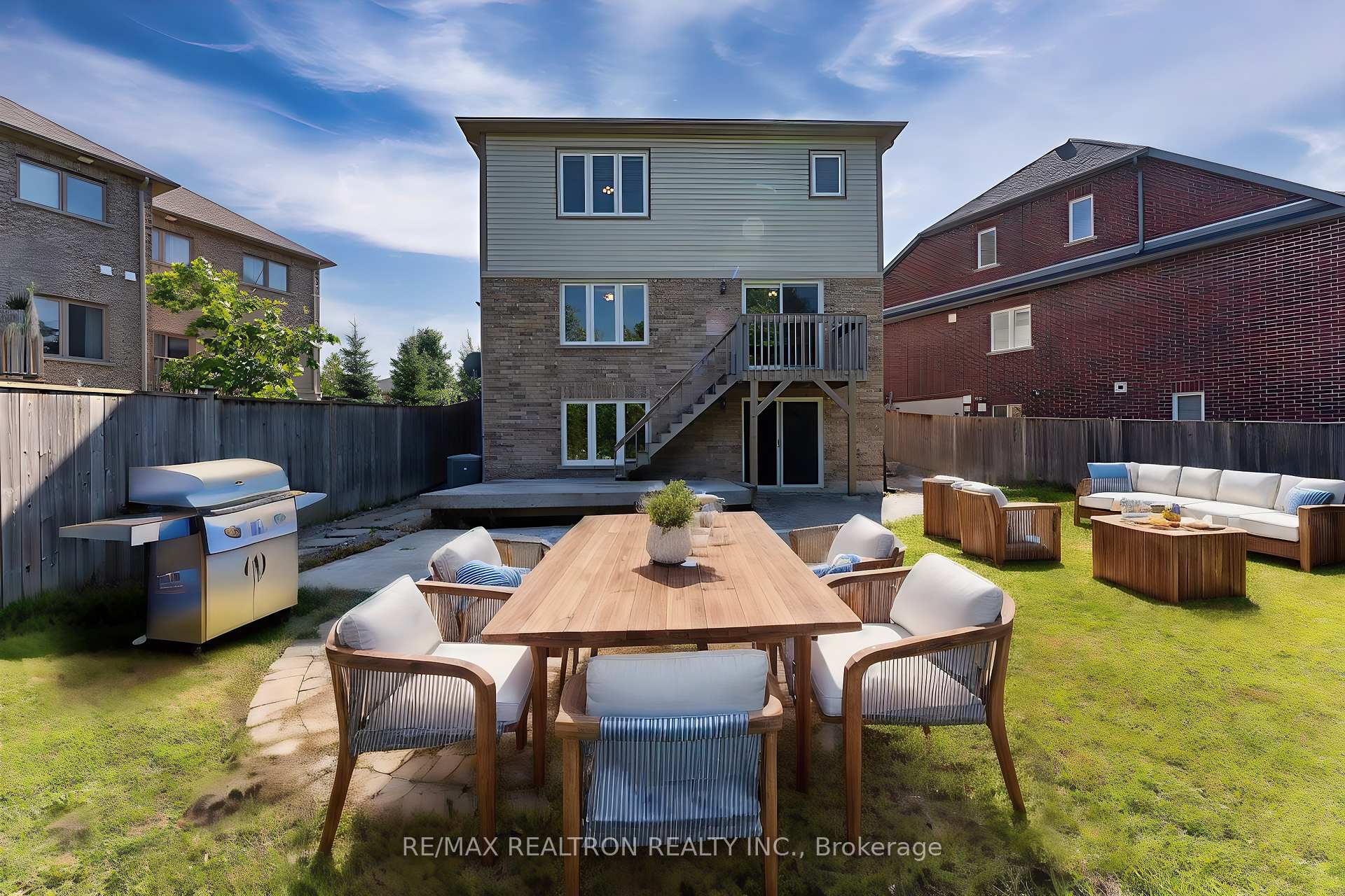Photo 35 of 34 Megan Crescent, Barrie, 400 West — HOMEH