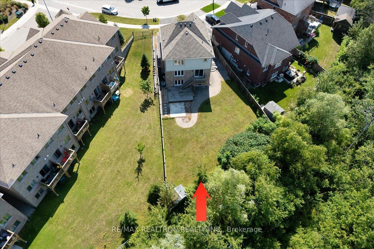 Photo 31 of 34 Megan Crescent, Barrie, 400 West — HOMEH