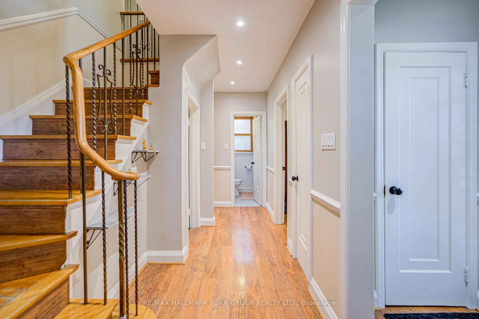 Photo 9 of 26 Gregory Street, Brampton, Downtown Brampton — HOMEH