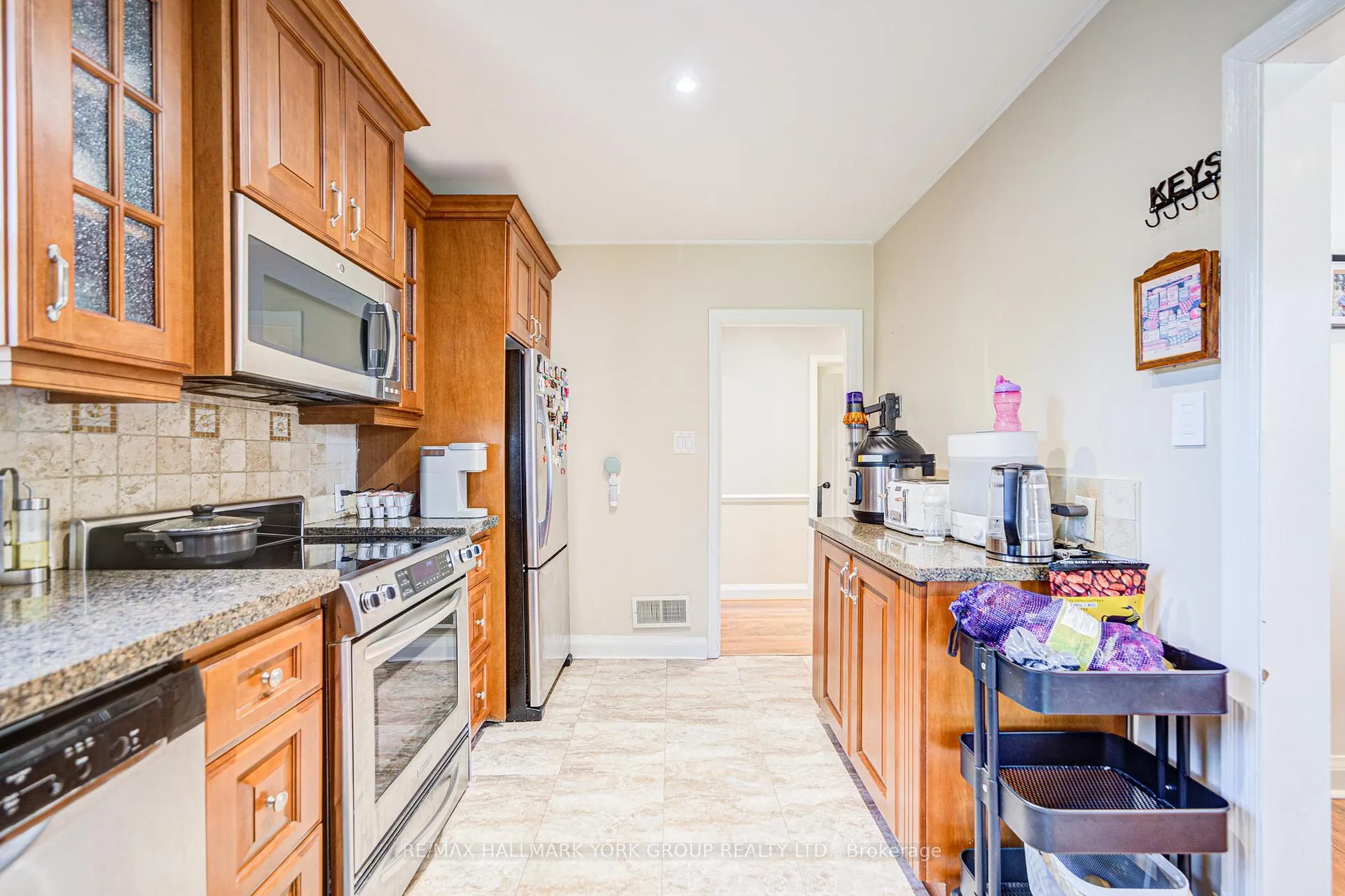 Photo 18 of 26 Gregory Street, Brampton, Downtown Brampton — HOMEH