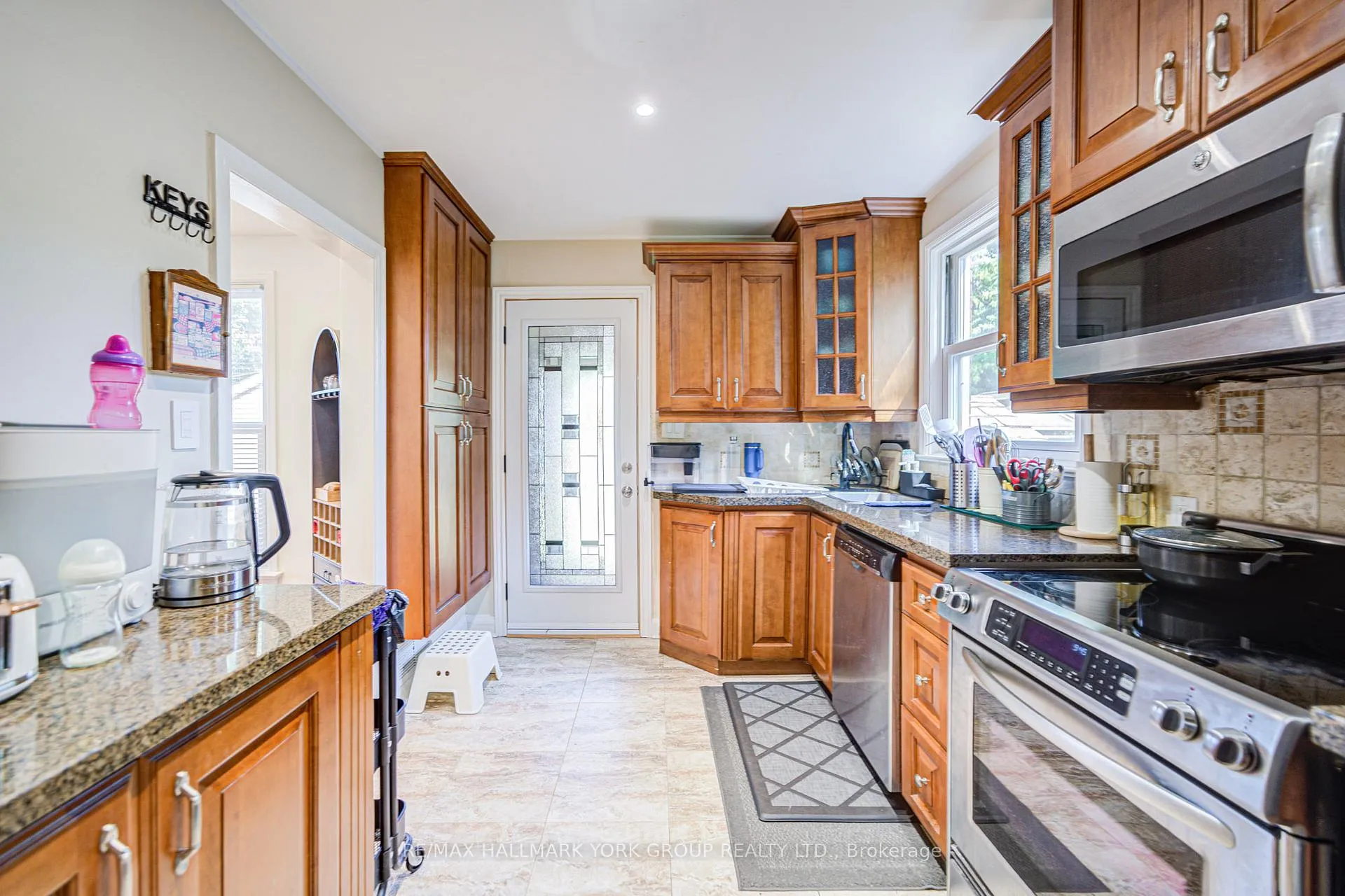 Photo 21 of 26 Gregory Street, Brampton, Downtown Brampton — HOMEH