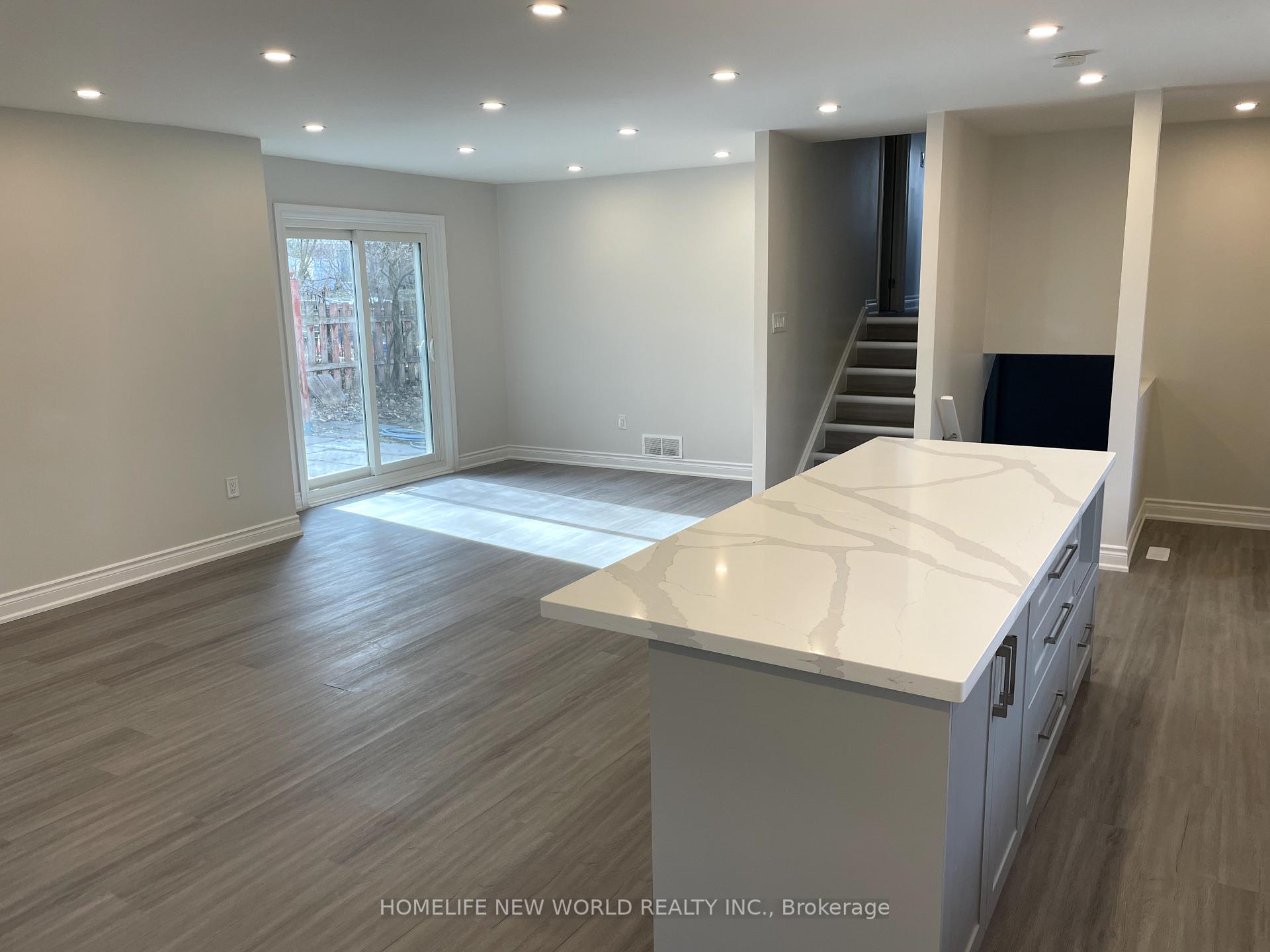 Photo 2 of 8 Maplehurst Crescent, Barrie, Cundles East — HOMEH