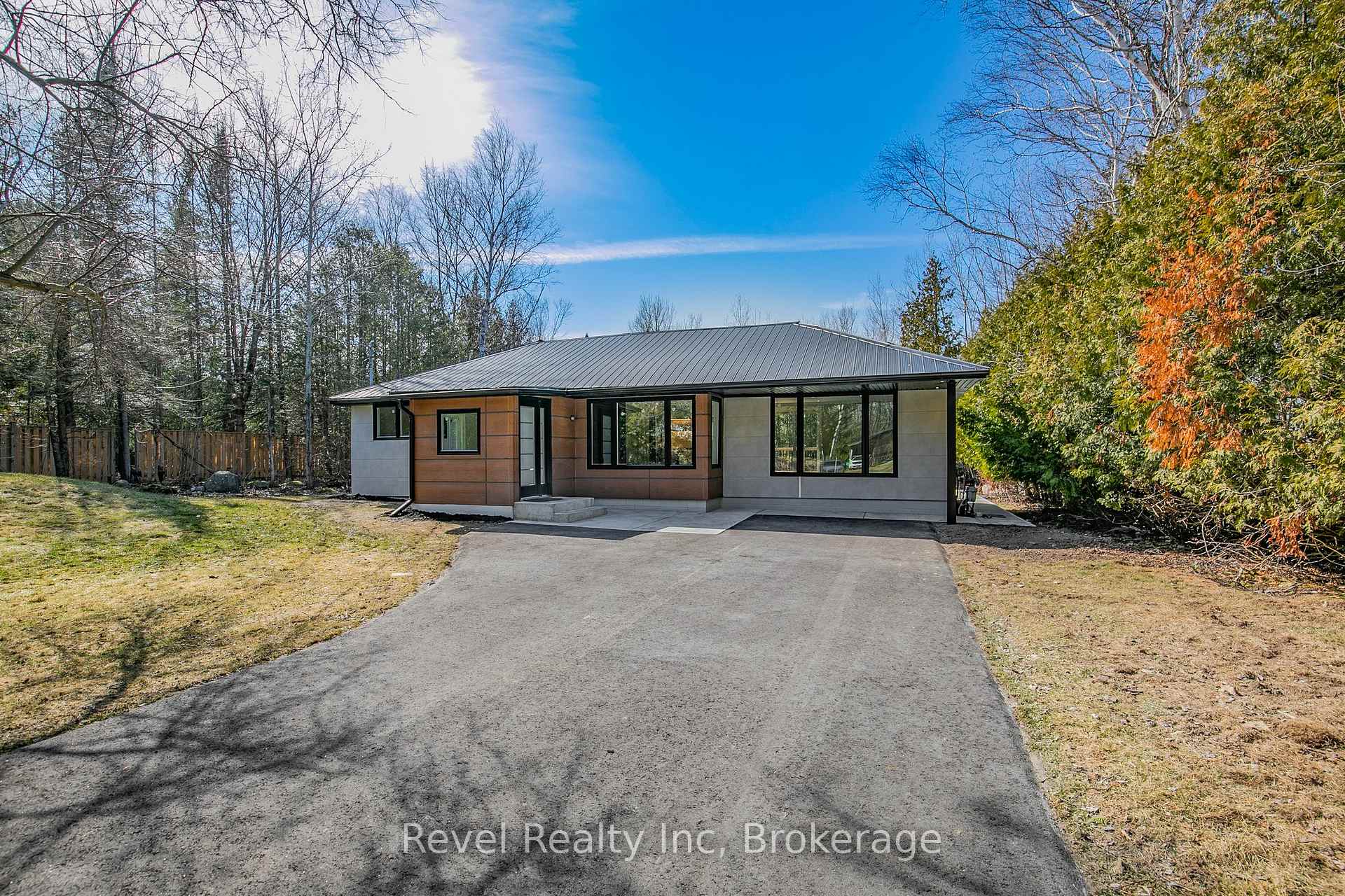 Photo 1 of 35 Chippewa Crescent, Tiny, Rural Tiny — HOMEH