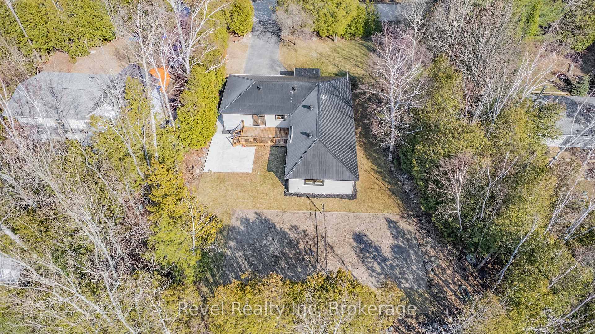 Photo 13 of 35 Chippewa Crescent, Tiny, Rural Tiny — HOMEH