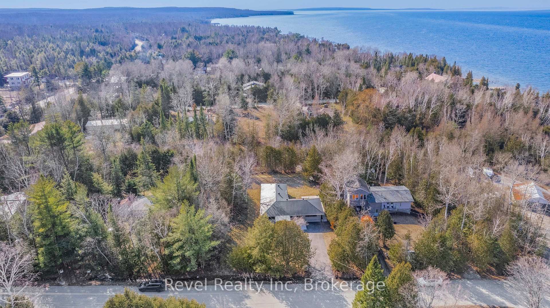 Photo 32 of 35 Chippewa Crescent, Tiny, Rural Tiny — HOMEH