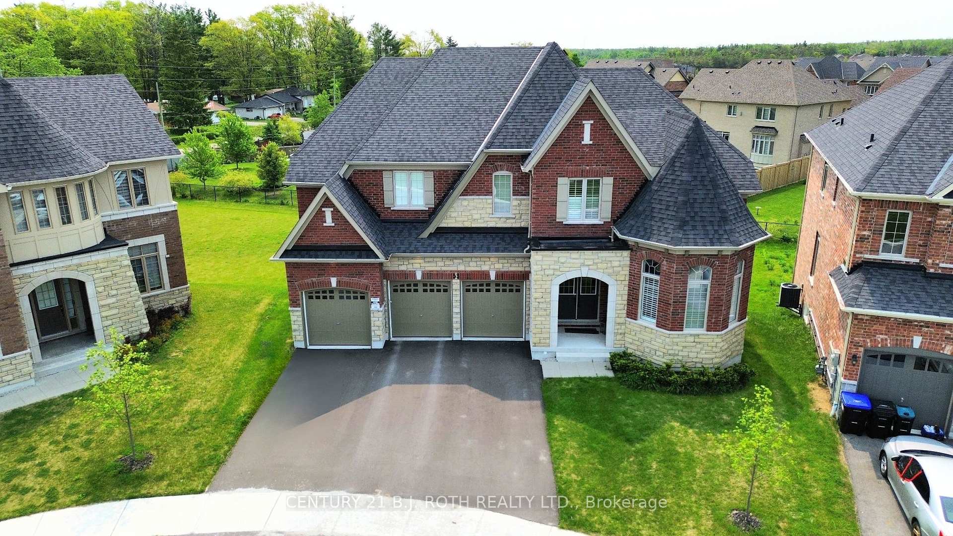 Photo 1 of 53 Sanford Circle, Springwater, Centre Vespra — HOMEH