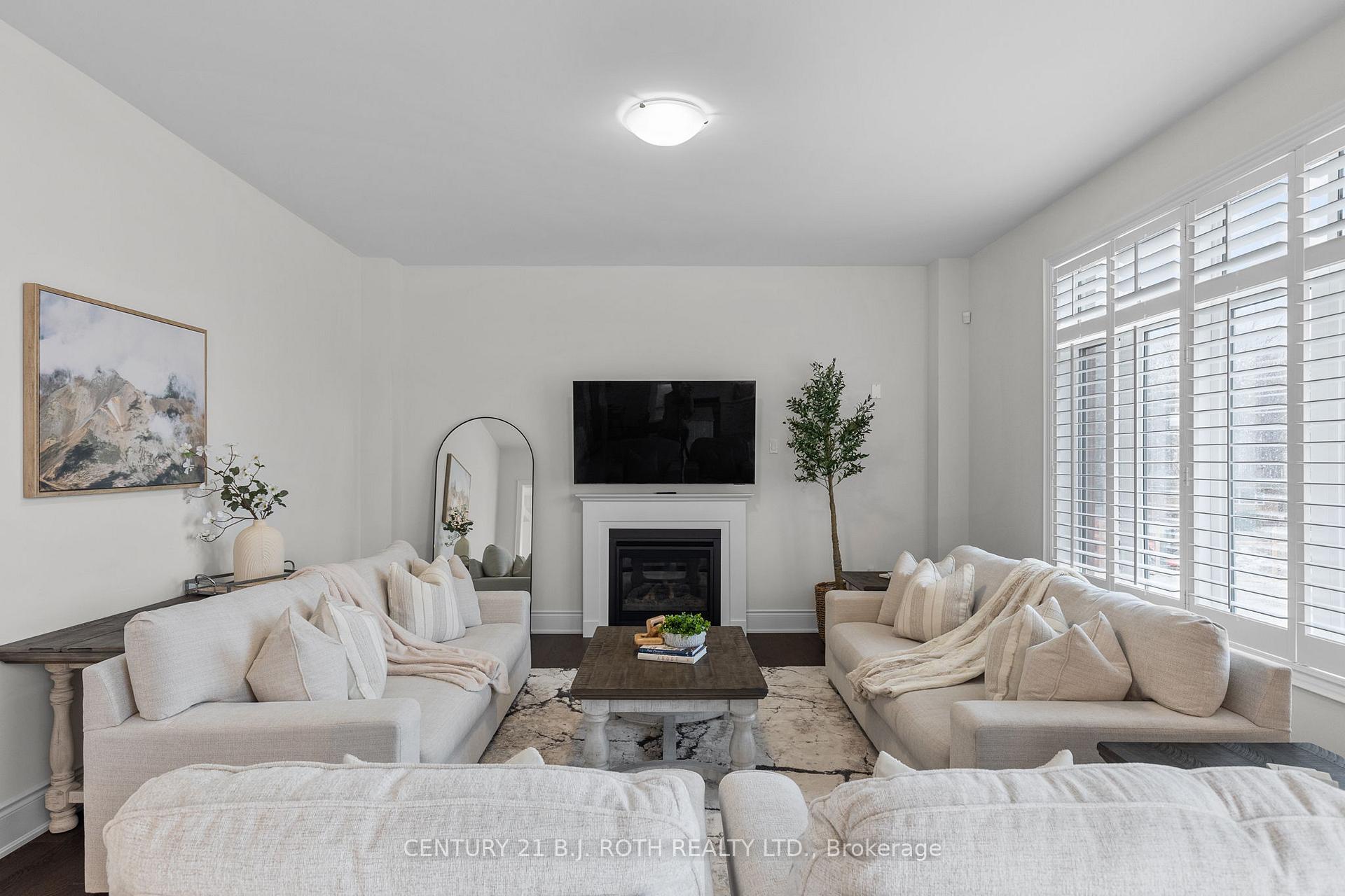 Photo 3 of 53 Sanford Circle, Springwater, Centre Vespra — HOMEH