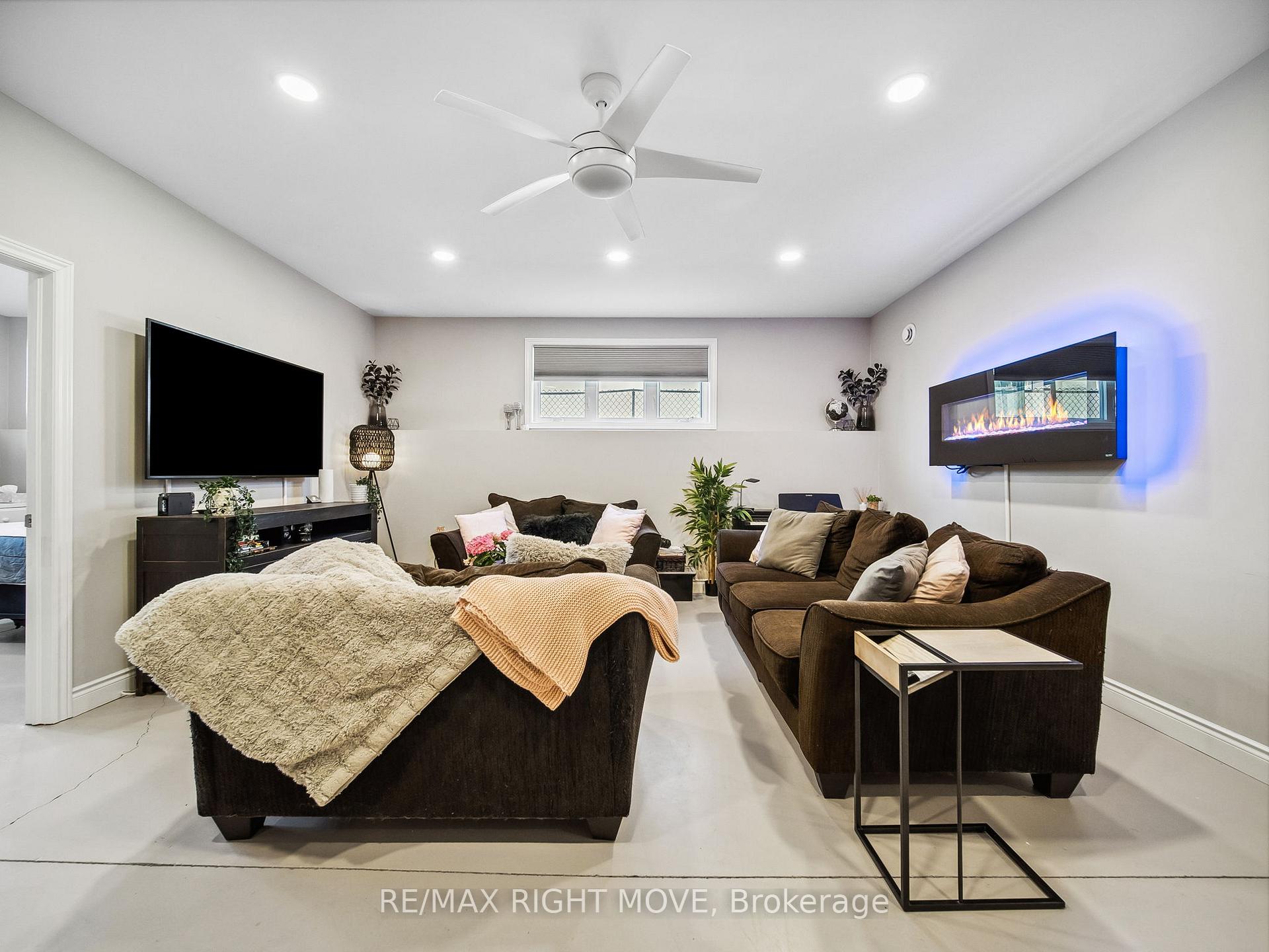 Photo 17 of Unit 2, 112B Creighton Street S, Ramara, Atherley — HOMEH