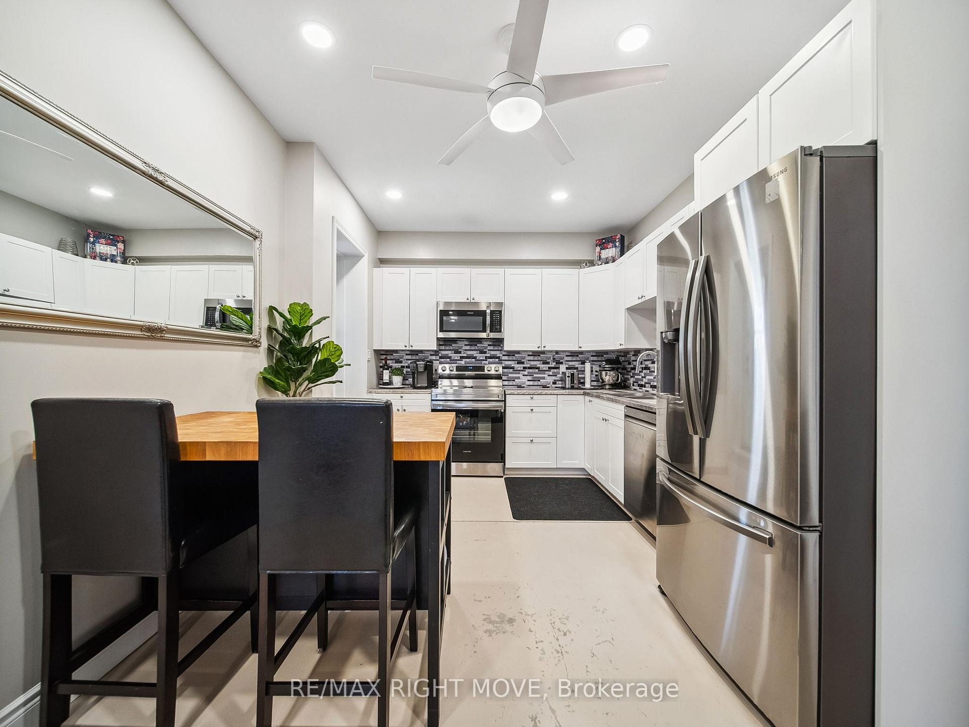 Photo 5 of Unit 2, 112B Creighton Street S, Ramara, Atherley — HOMEH