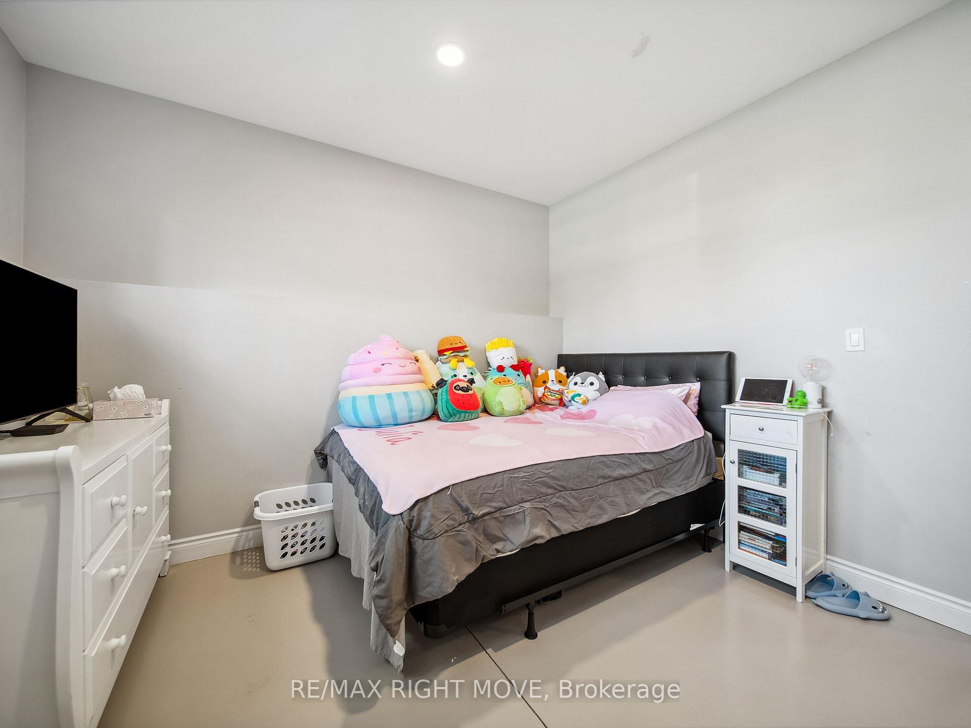 Photo 15 of Unit 2, 112B Creighton Street S, Ramara, Atherley — HOMEH
