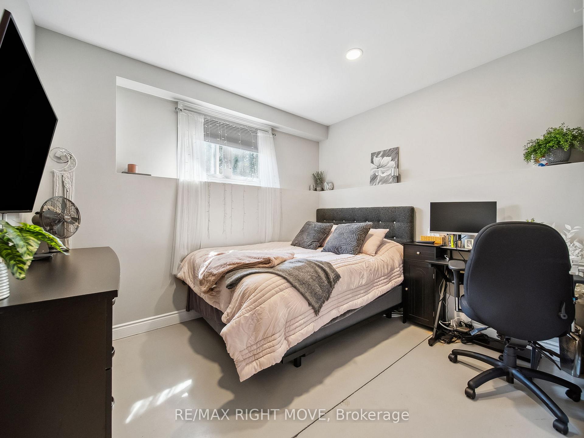 Photo 21 of Unit 2, 112B Creighton Street S, Ramara, Atherley — HOMEH