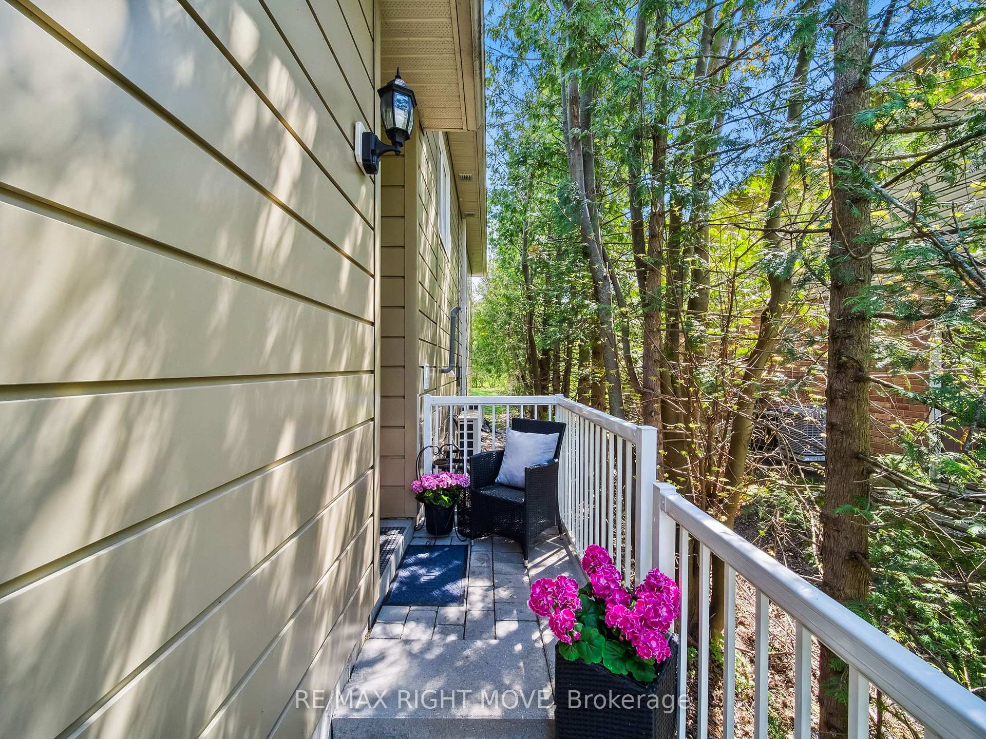 Photo 16 of Unit 2, 112B Creighton Street S, Ramara, Atherley — HOMEH