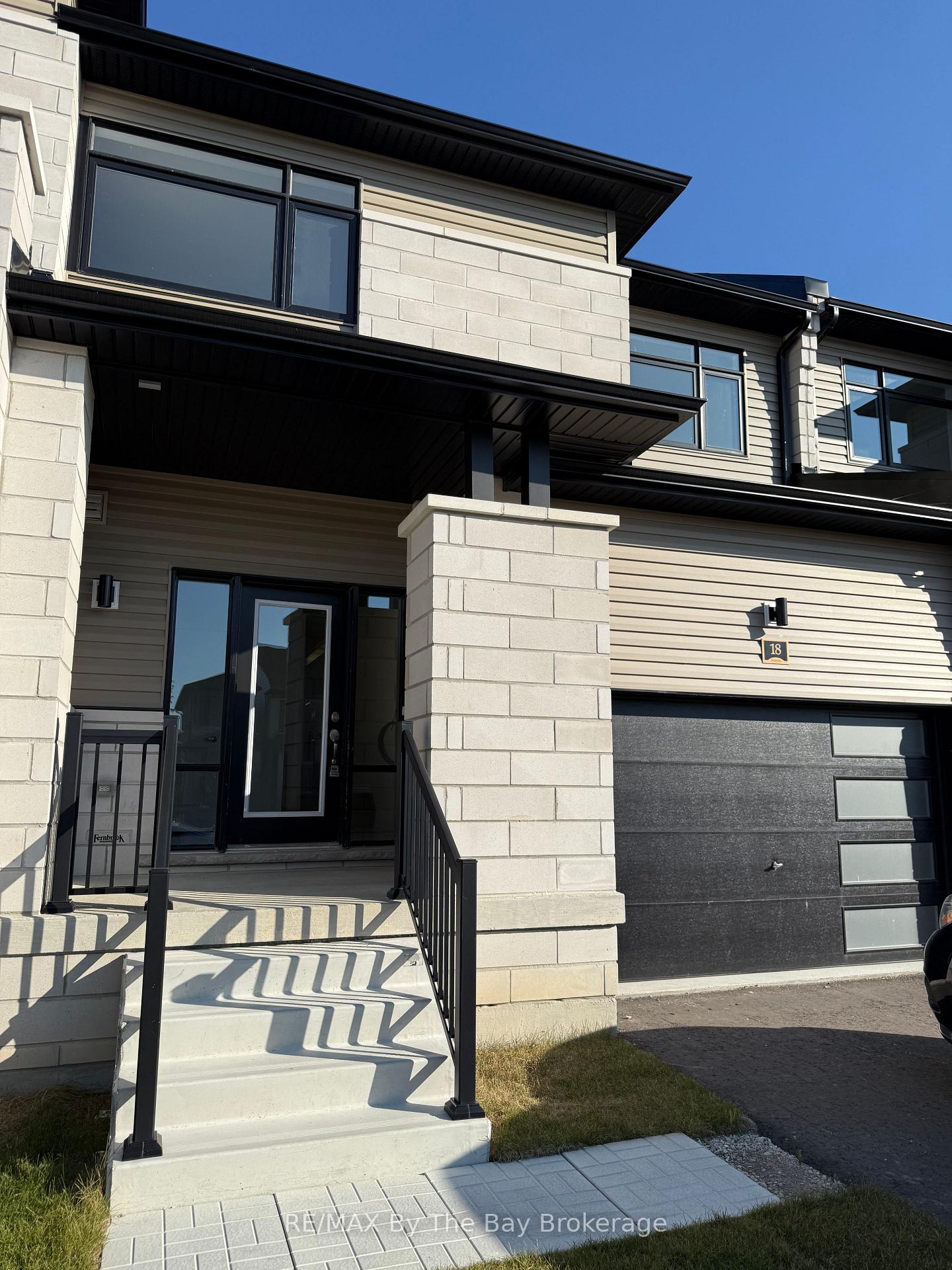 Photo 1 of 18 Federica Crescent, Wasaga Beach — HOMEH