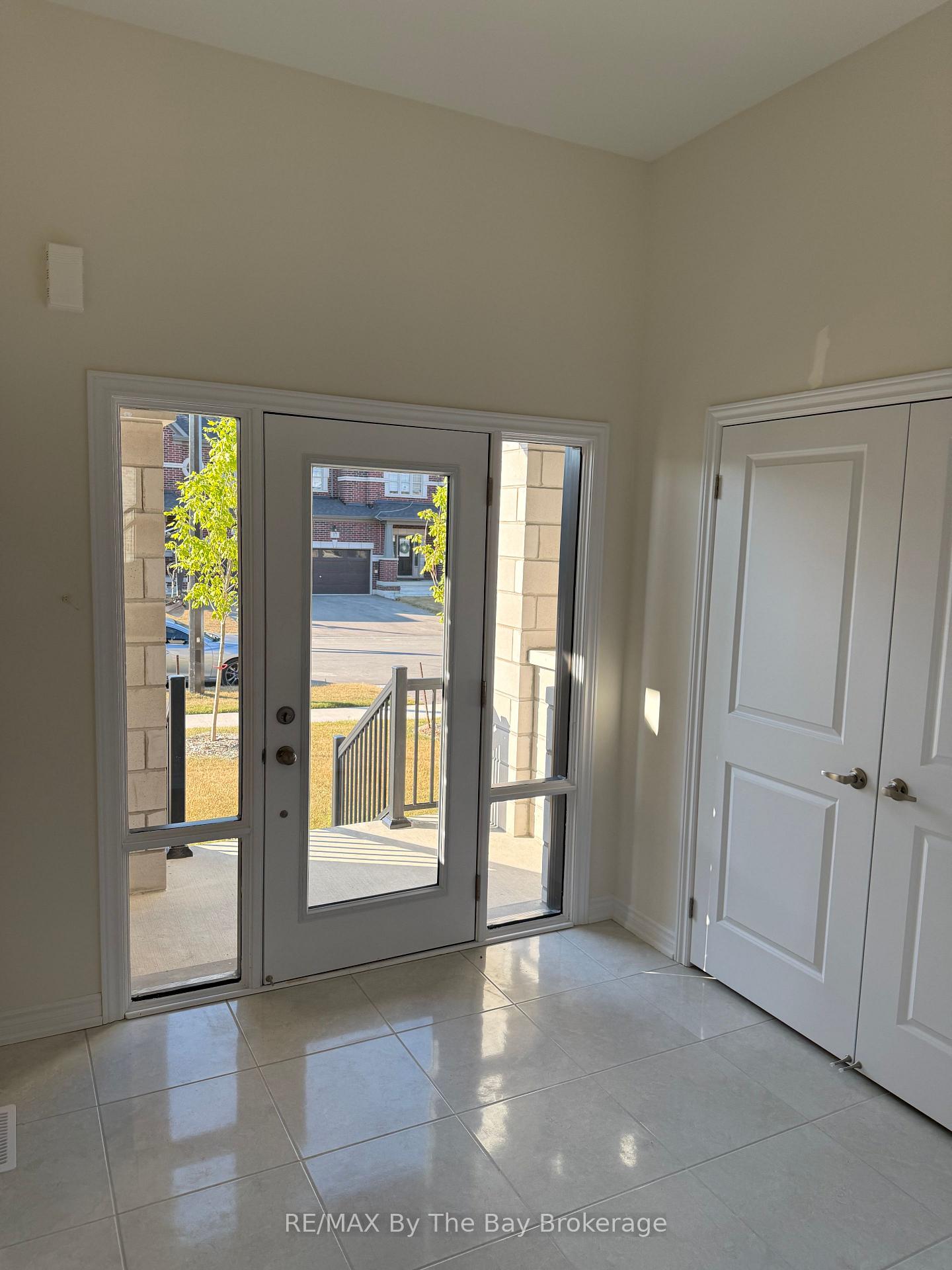 Photo 16 of 18 Federica Crescent, Wasaga Beach — HOMEH