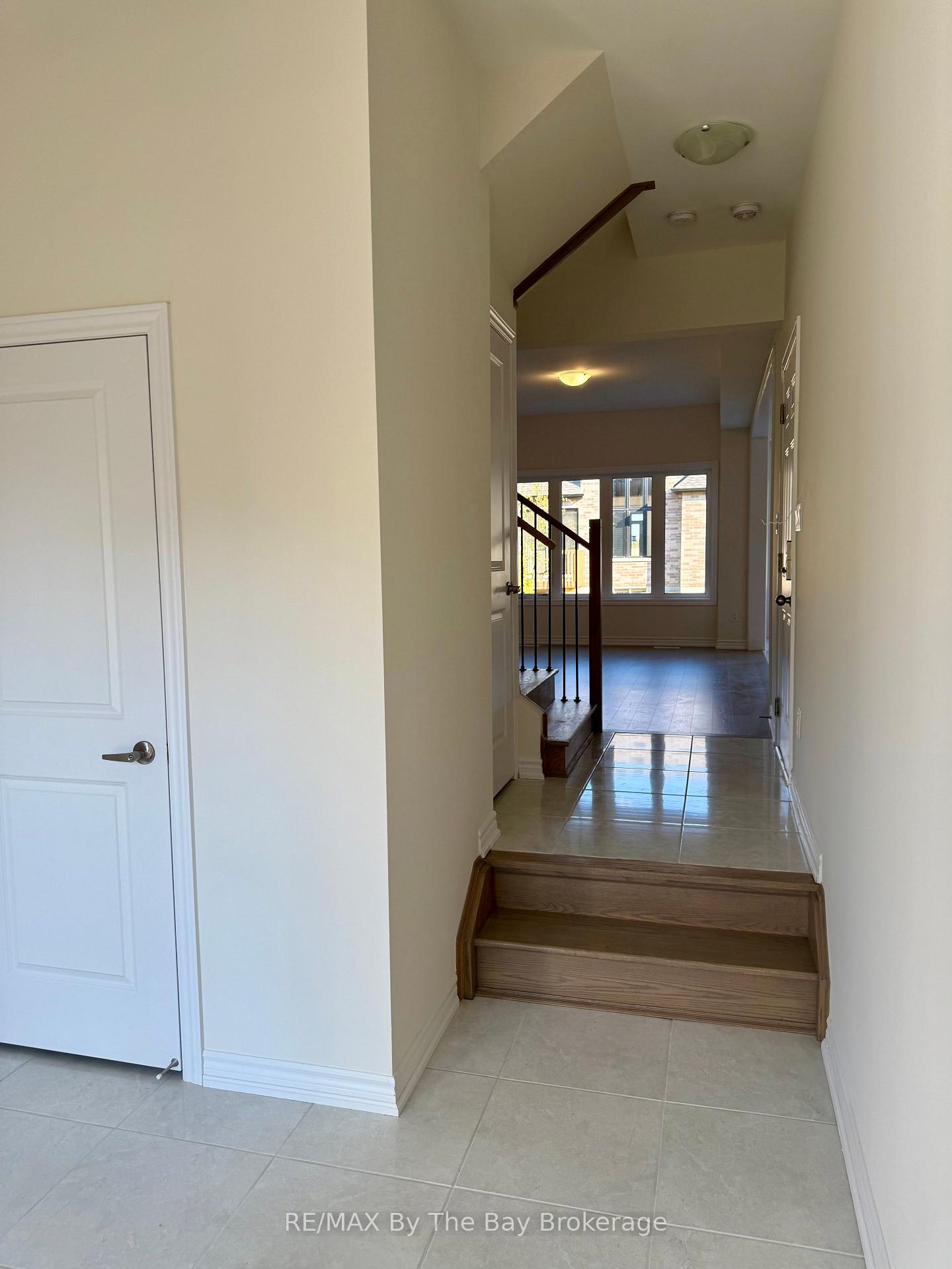 Photo 5 of 18 Federica Crescent, Wasaga Beach — HOMEH