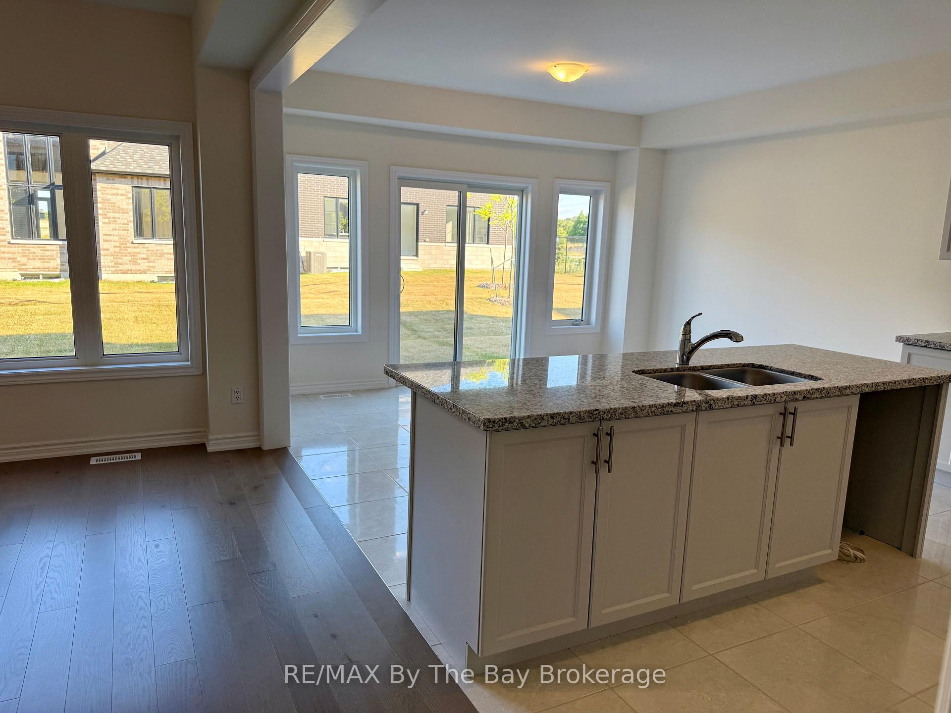 Photo 19 of 18 Federica Crescent, Wasaga Beach — HOMEH