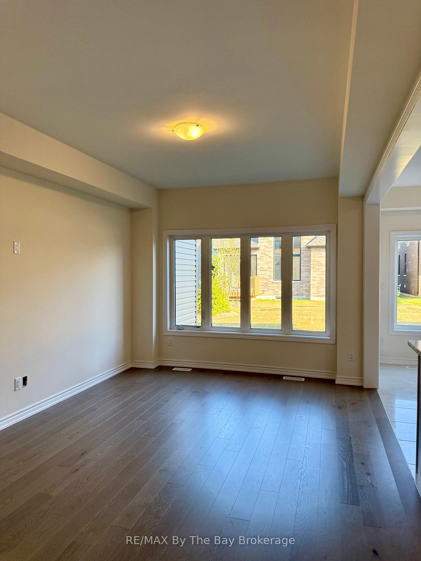 Photo 15 of 18 Federica Crescent, Wasaga Beach — HOMEH