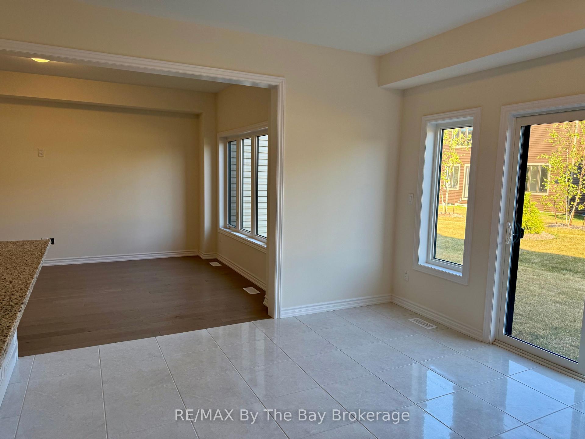 Photo 9 of 18 Federica Crescent, Wasaga Beach — HOMEH