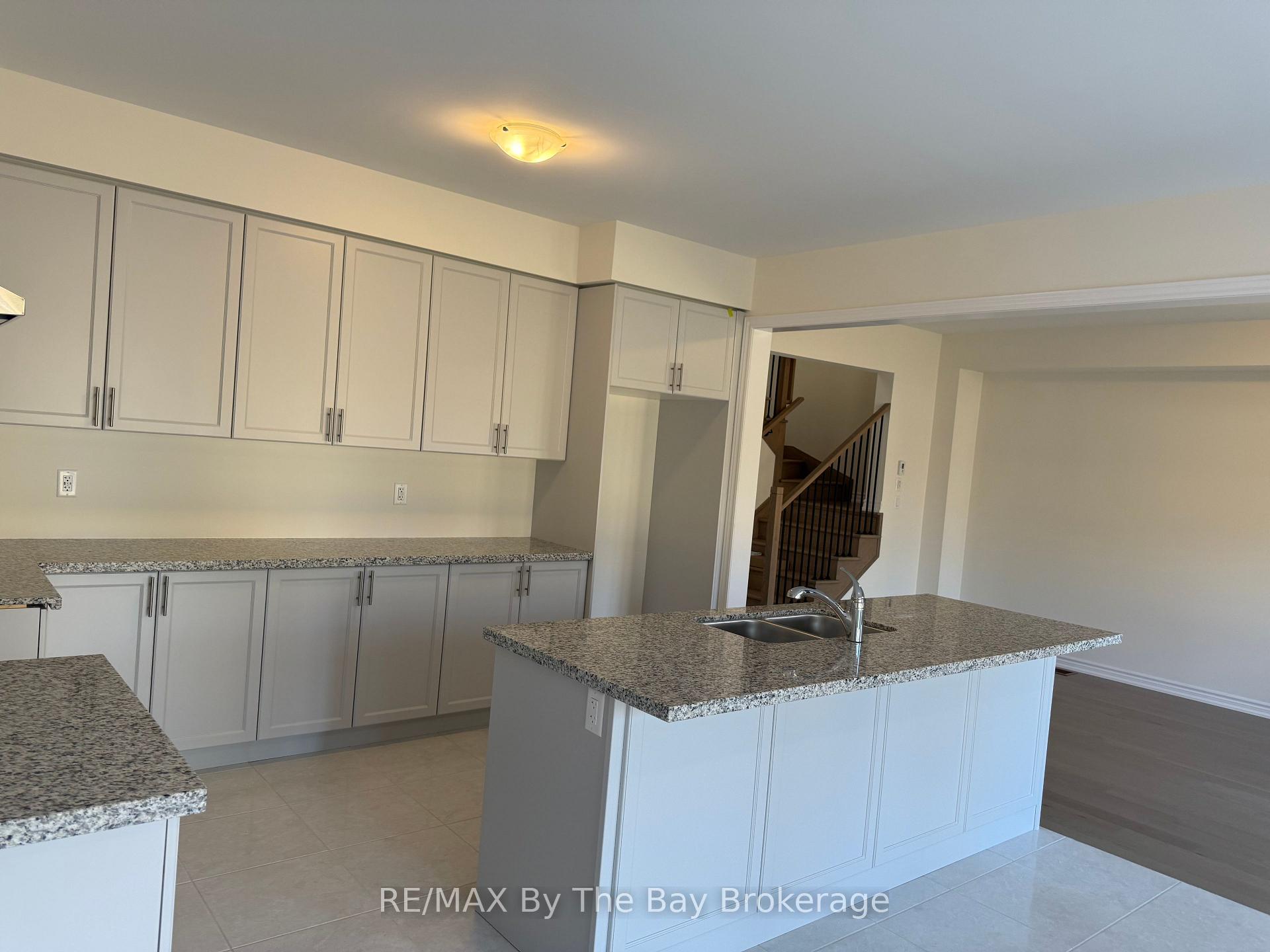 Photo 8 of 18 Federica Crescent, Wasaga Beach — HOMEH