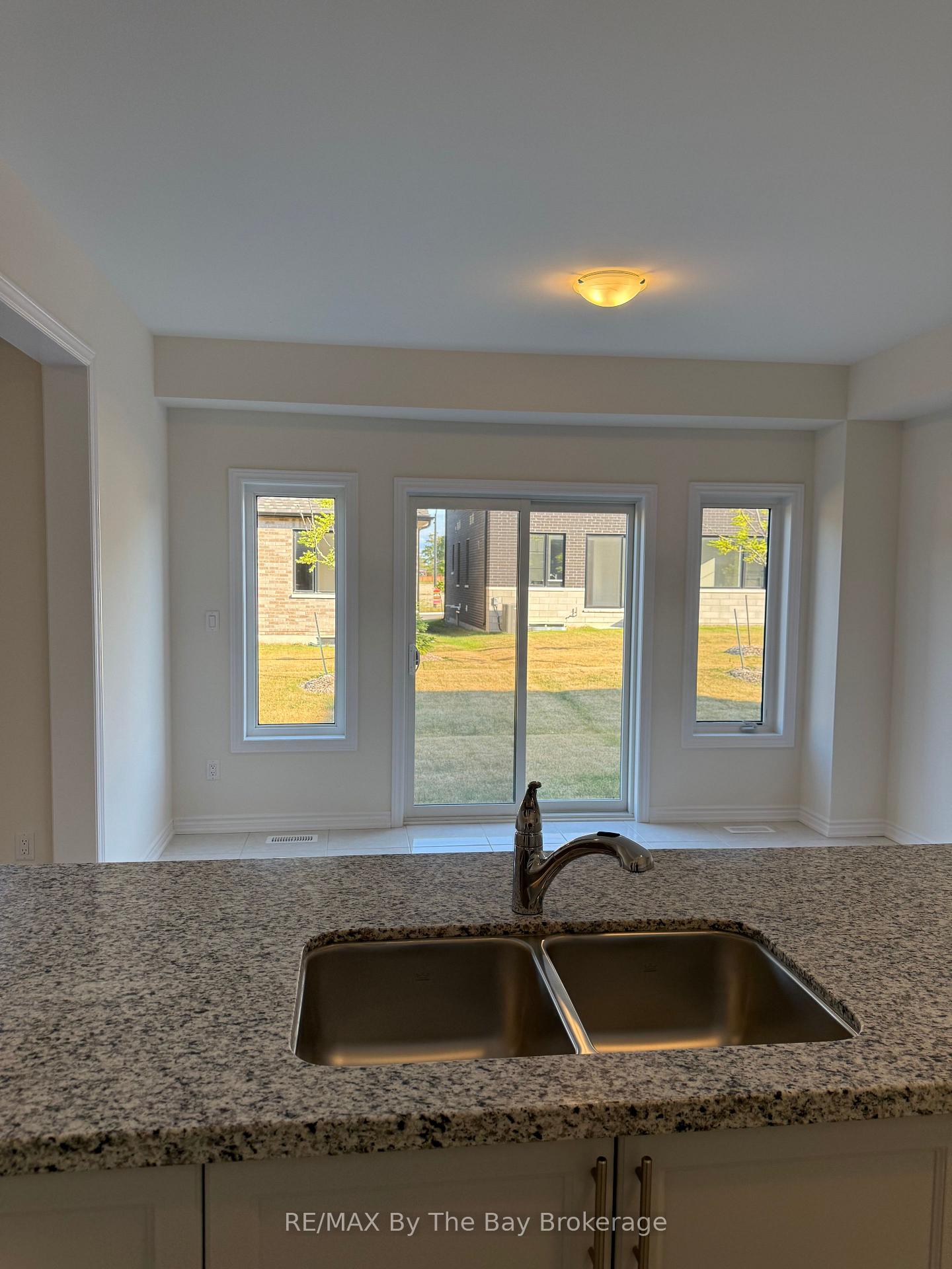 Photo 25 of 18 Federica Crescent, Wasaga Beach — HOMEH