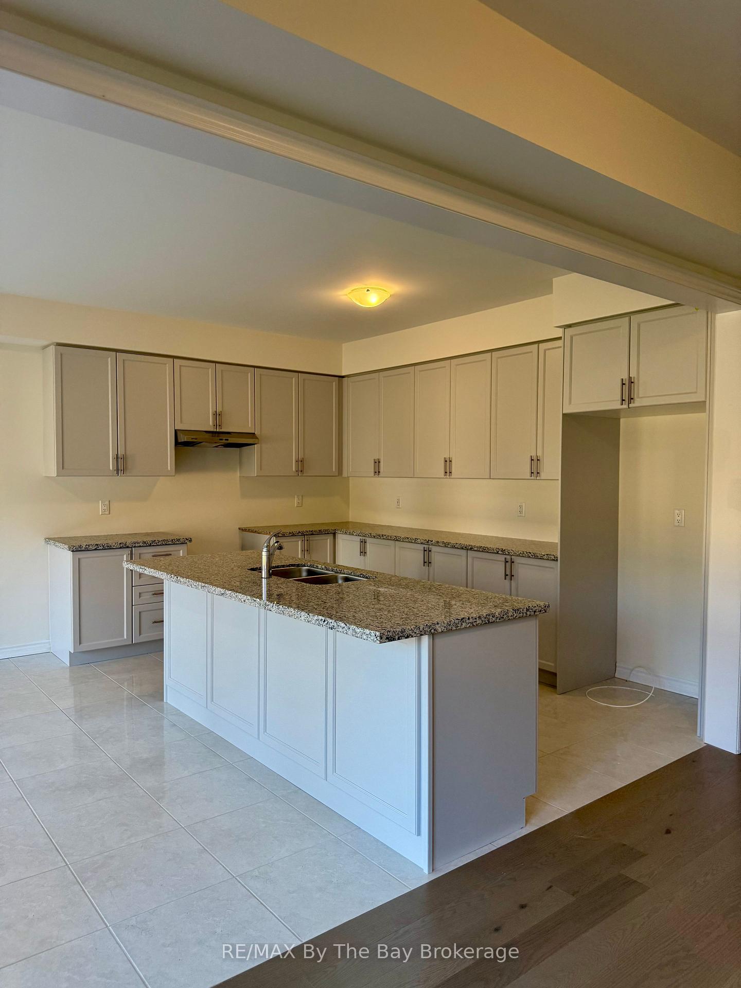 Photo 13 of 18 Federica Crescent, Wasaga Beach — HOMEH