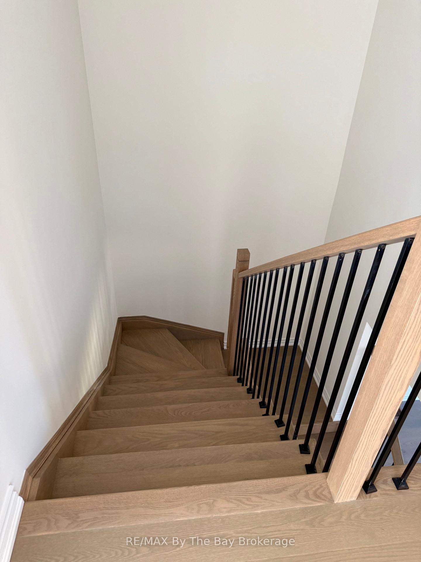 Photo 10 of 18 Federica Crescent, Wasaga Beach — HOMEH