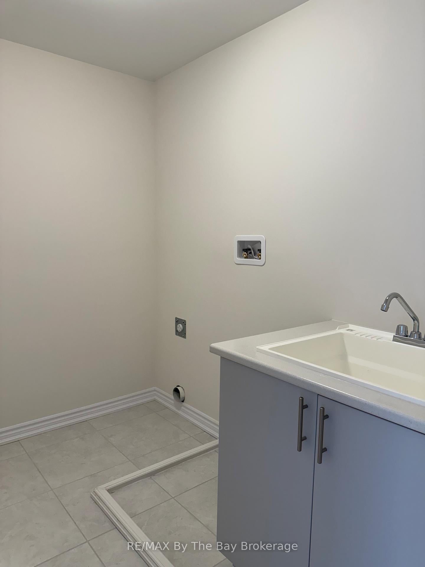 Photo 6 of 18 Federica Crescent, Wasaga Beach — HOMEH
