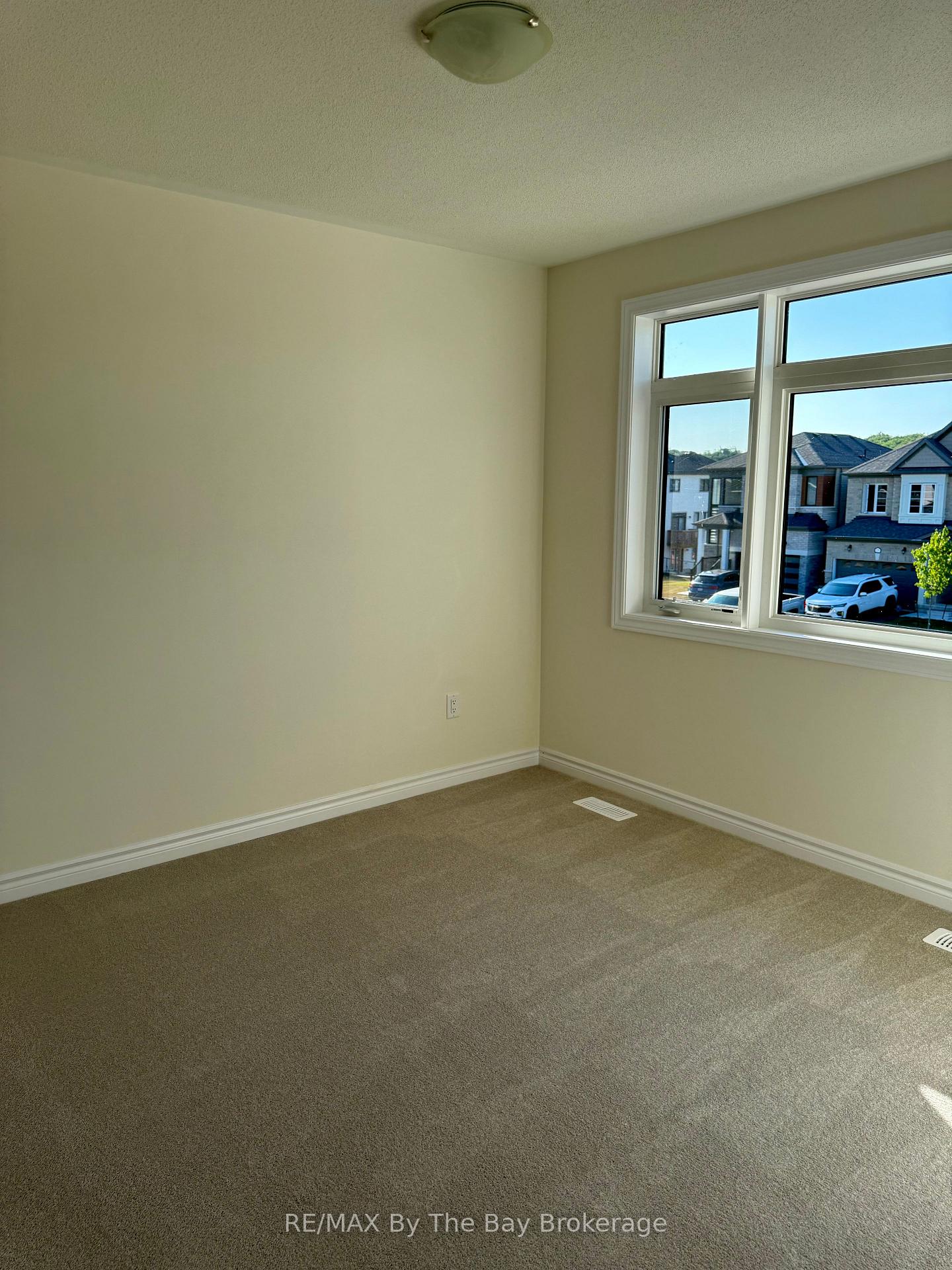 Photo 7 of 18 Federica Crescent, Wasaga Beach — HOMEH