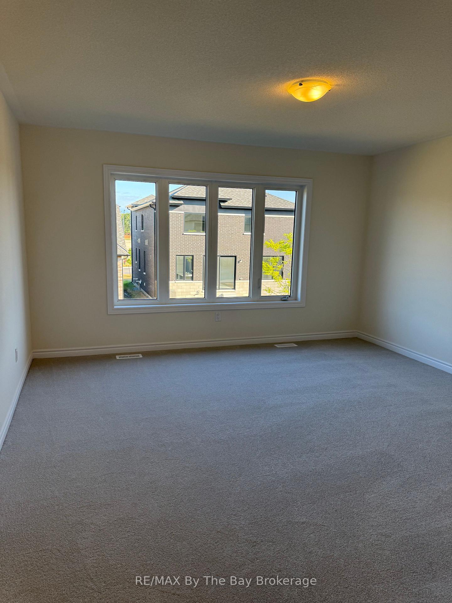 Photo 21 of 18 Federica Crescent, Wasaga Beach — HOMEH