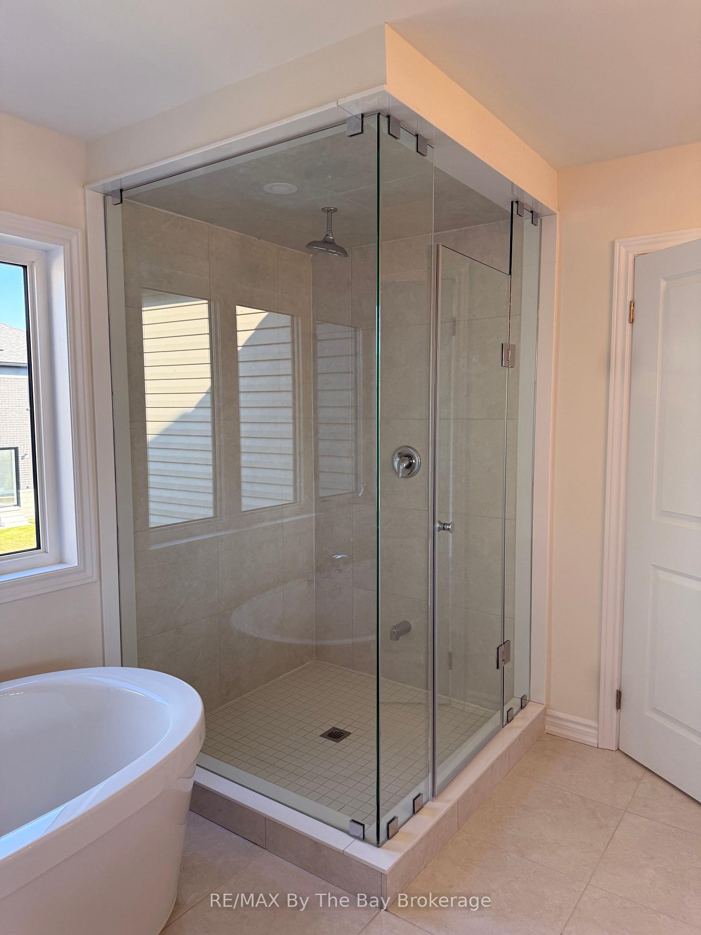 Photo 22 of 18 Federica Crescent, Wasaga Beach — HOMEH