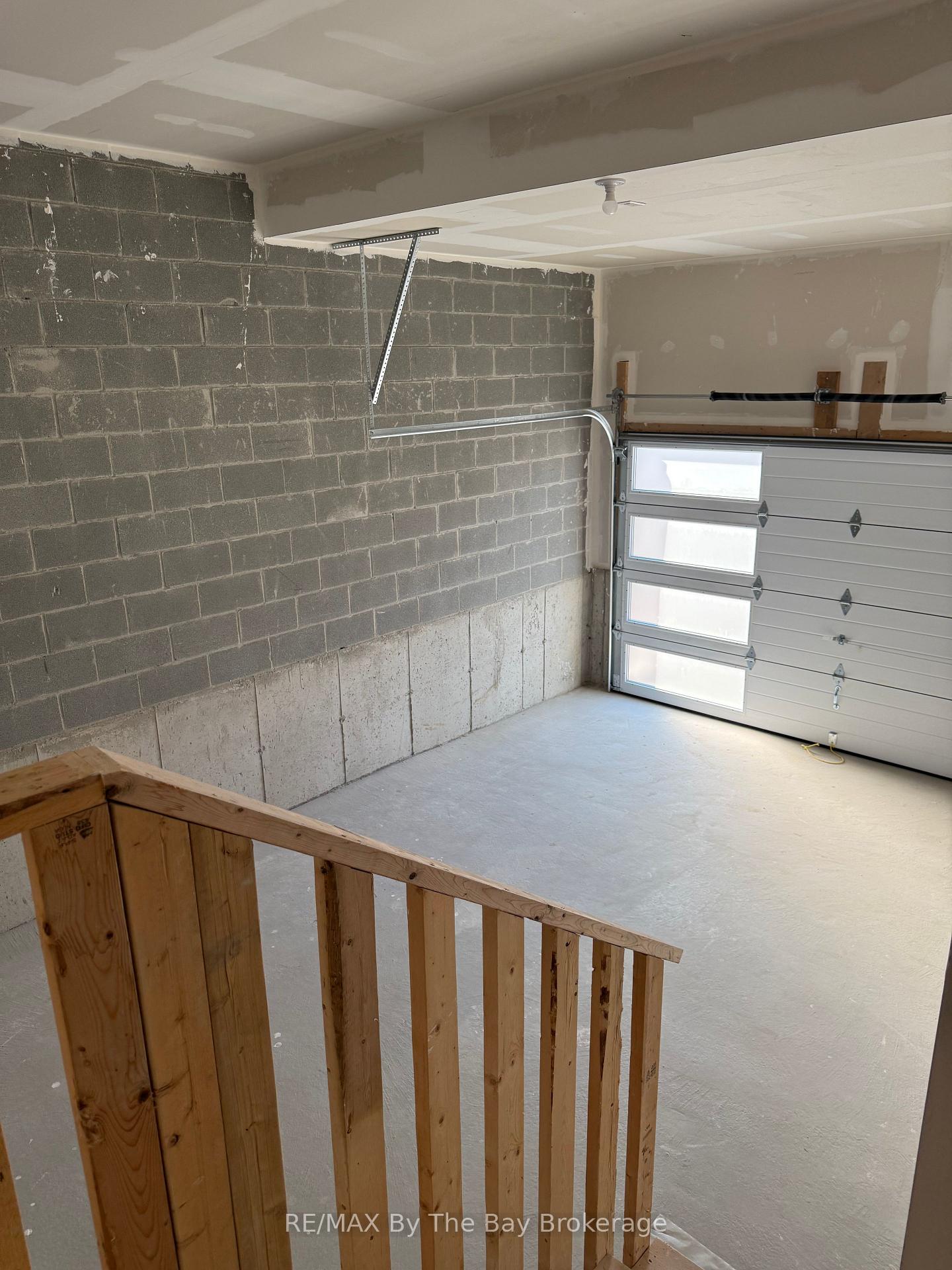 Photo 4 of 18 Federica Crescent, Wasaga Beach — HOMEH