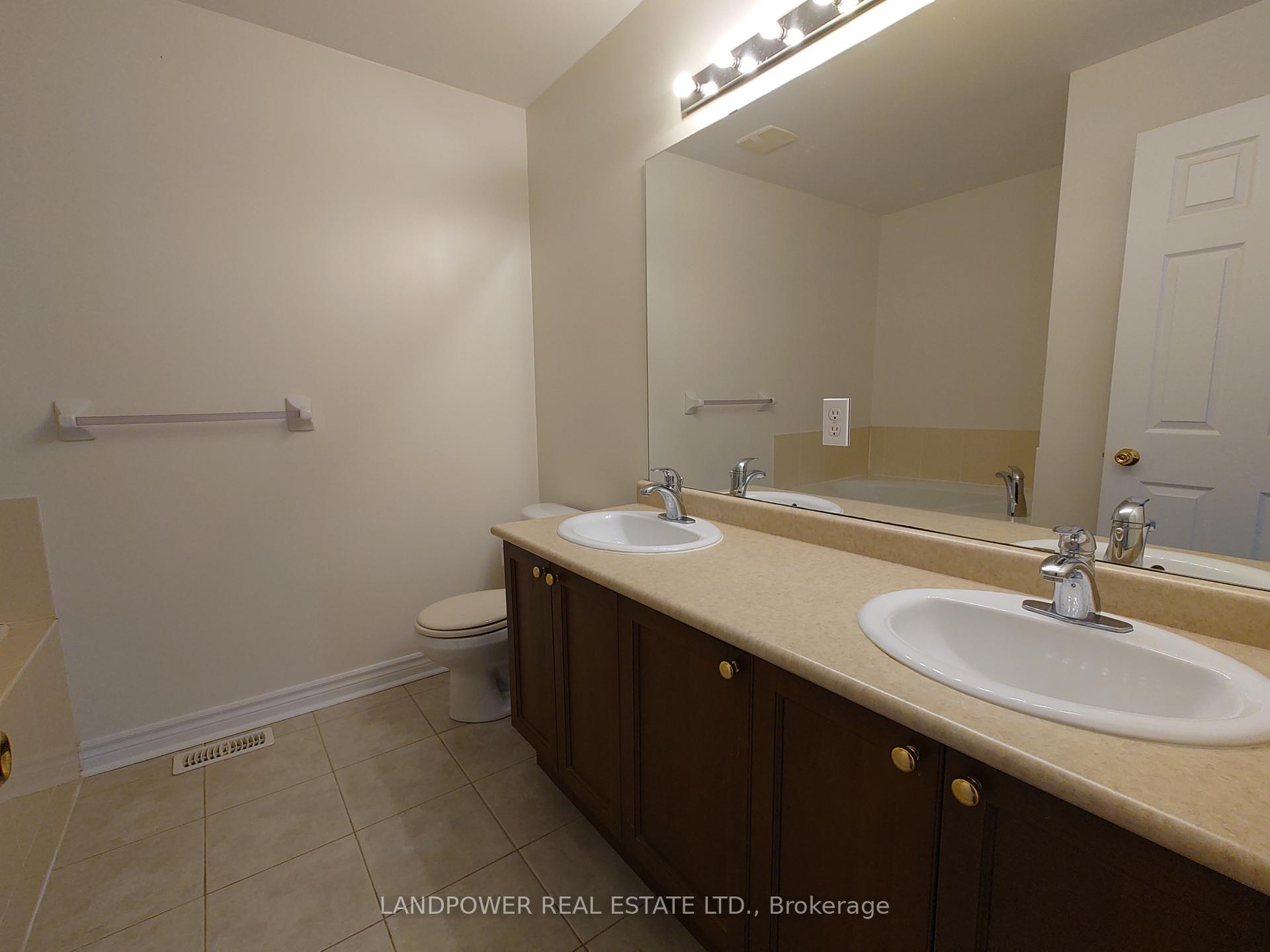 Photo 12 of 370 William Berczy Boulevard, Markham, Berczy — HOMEH