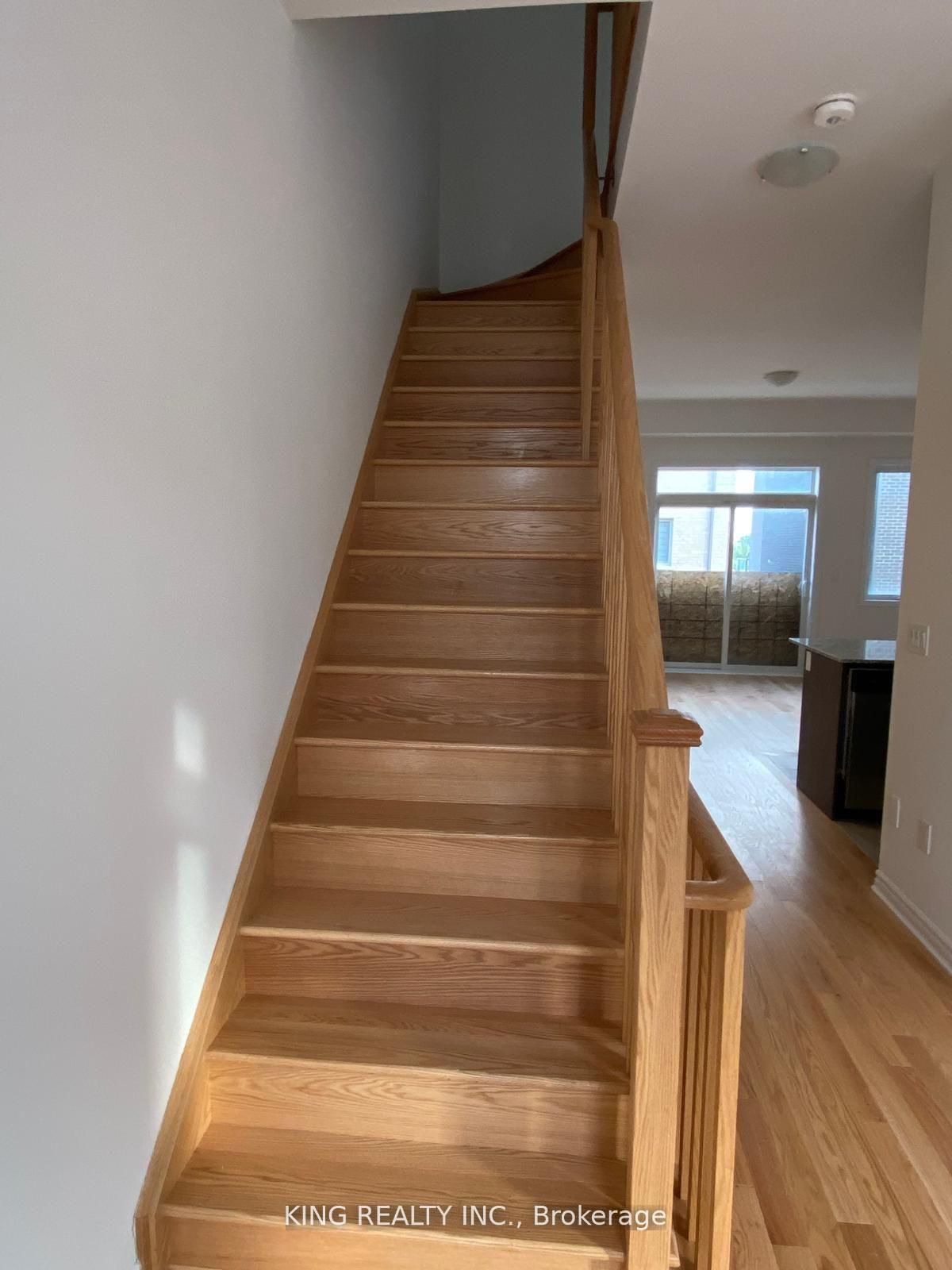 Photo 6 of 11 Quilico Road E, Vaughan, Kleinburg — HOMEH