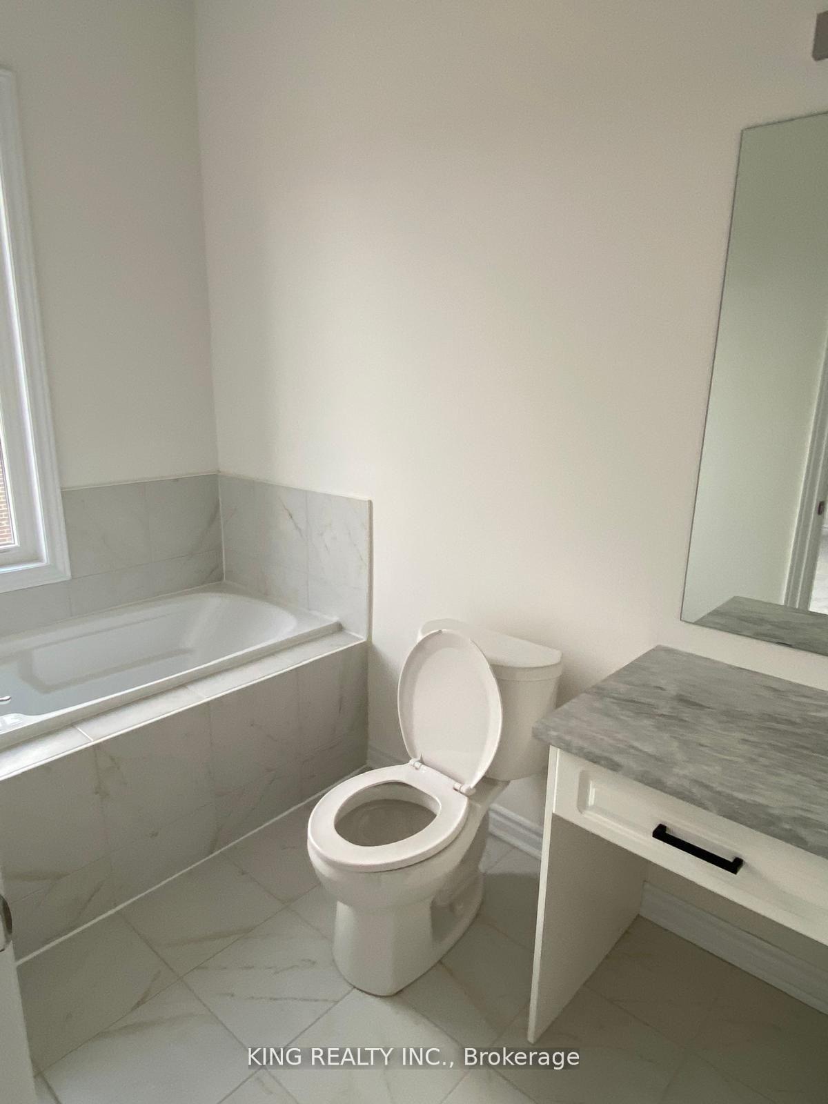 Photo 14 of 11 Quilico Road E, Vaughan, Kleinburg — HOMEH