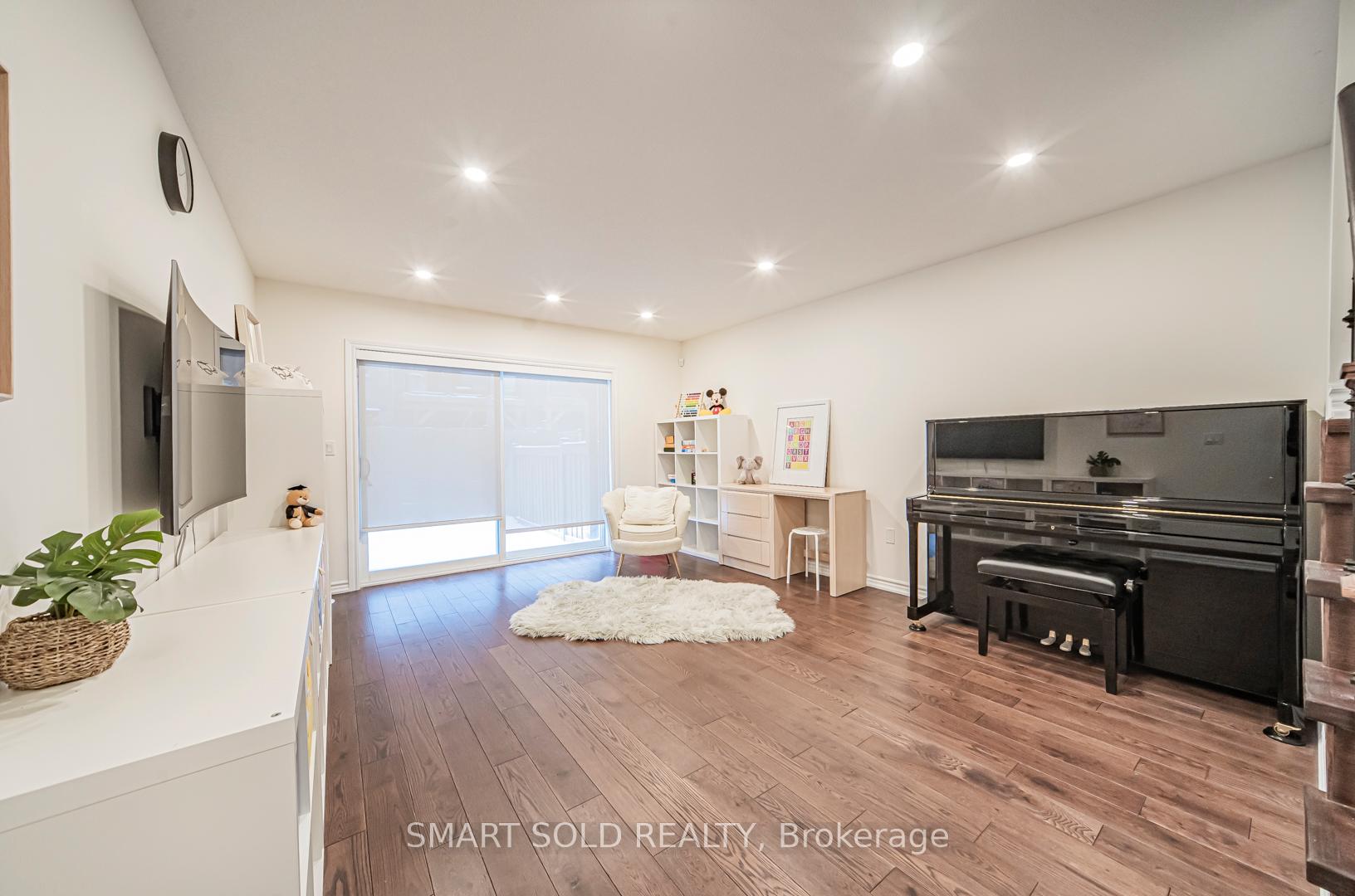 Photo 5 of 12 Fraleigh Avenue, Markham, Victoria Square — HOMEH
