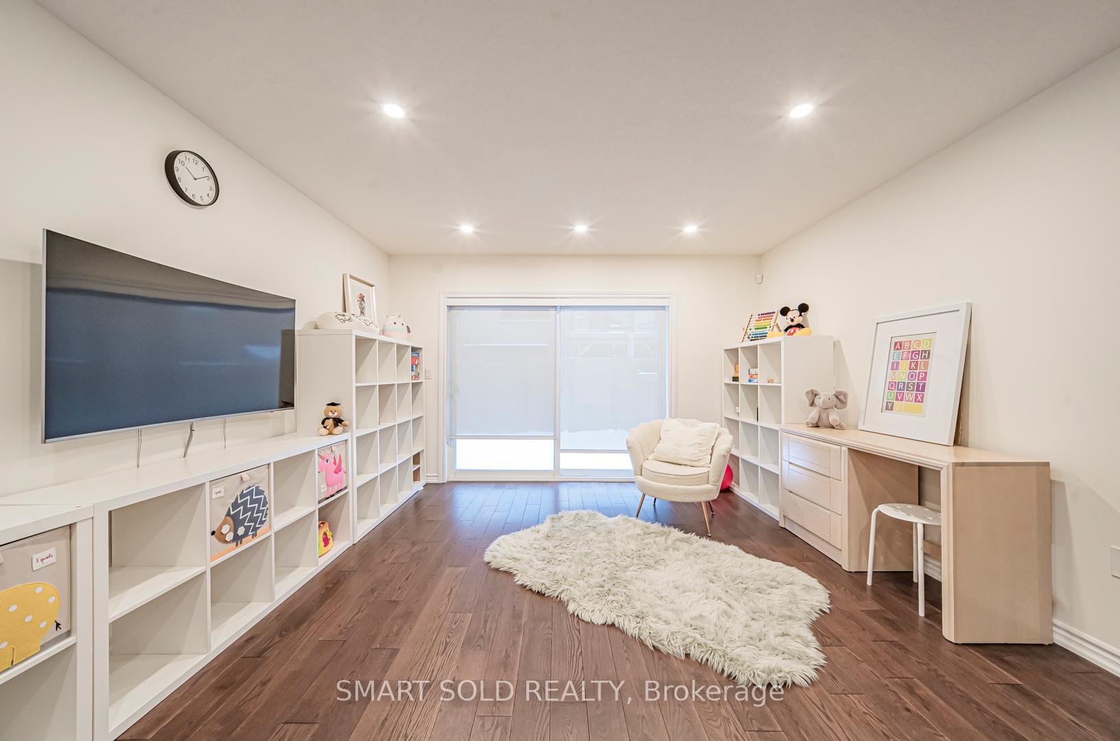 Photo 2 of 12 Fraleigh Avenue, Markham, Victoria Square — HOMEH