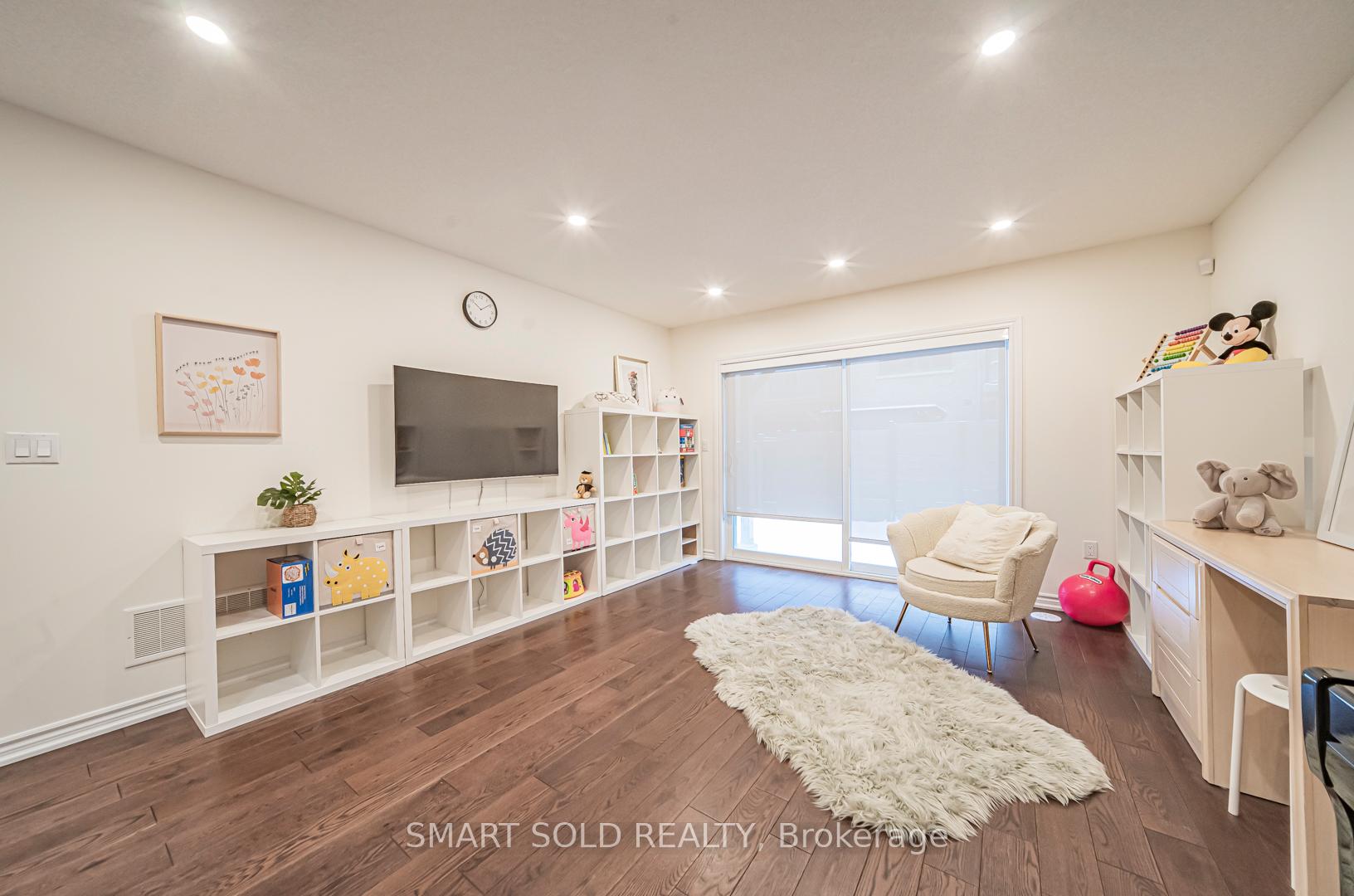 Photo 3 of 12 Fraleigh Avenue, Markham, Victoria Square — HOMEH
