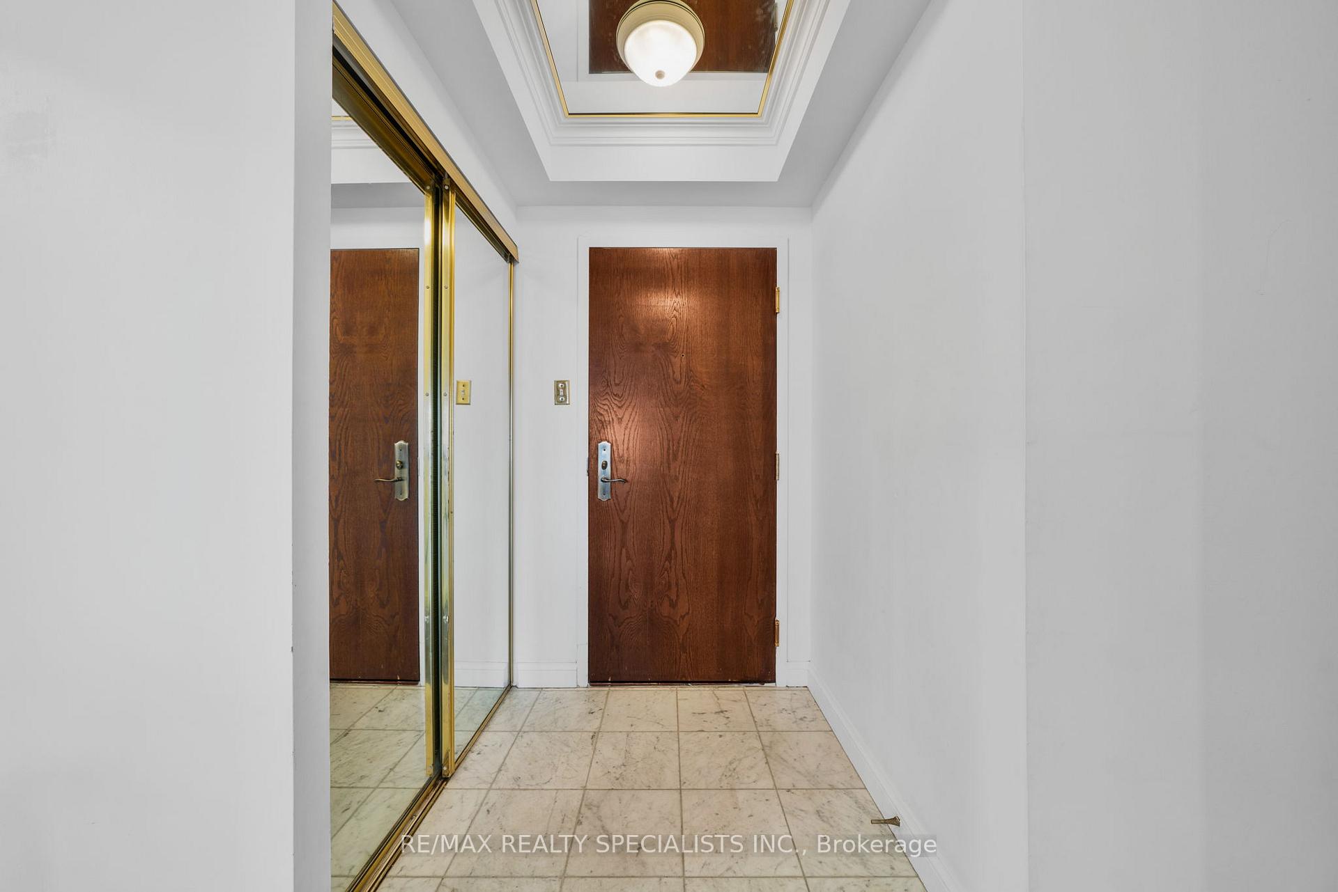 Photo 2 of Unit 508, 24 Hanover Road, Brampton, Queen Street Corridor — HOMEH