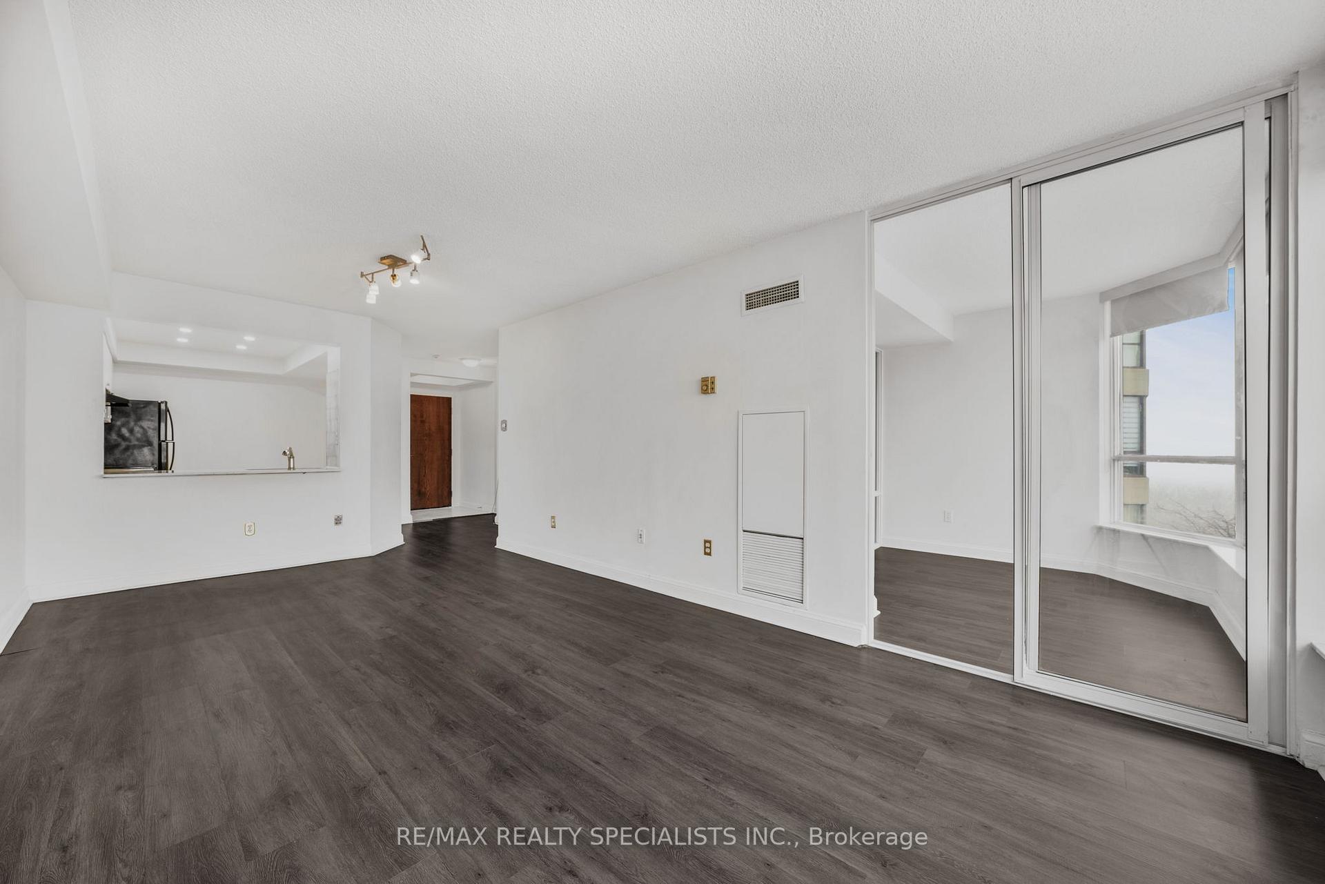 Photo 8 of Unit 508, 24 Hanover Road, Brampton, Queen Street Corridor — HOMEH