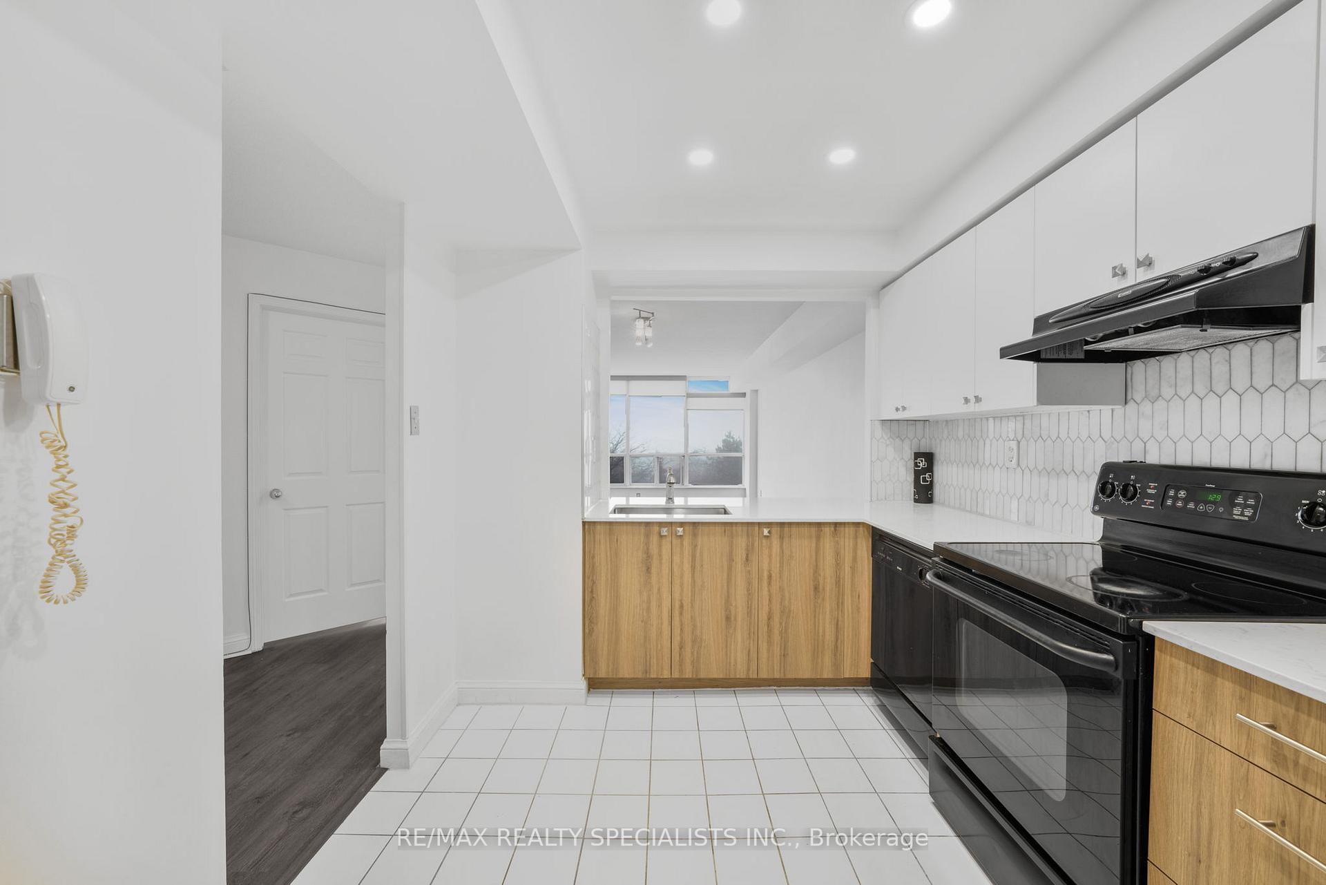 Photo 19 of Unit 508, 24 Hanover Road, Brampton, Queen Street Corridor — HOMEH